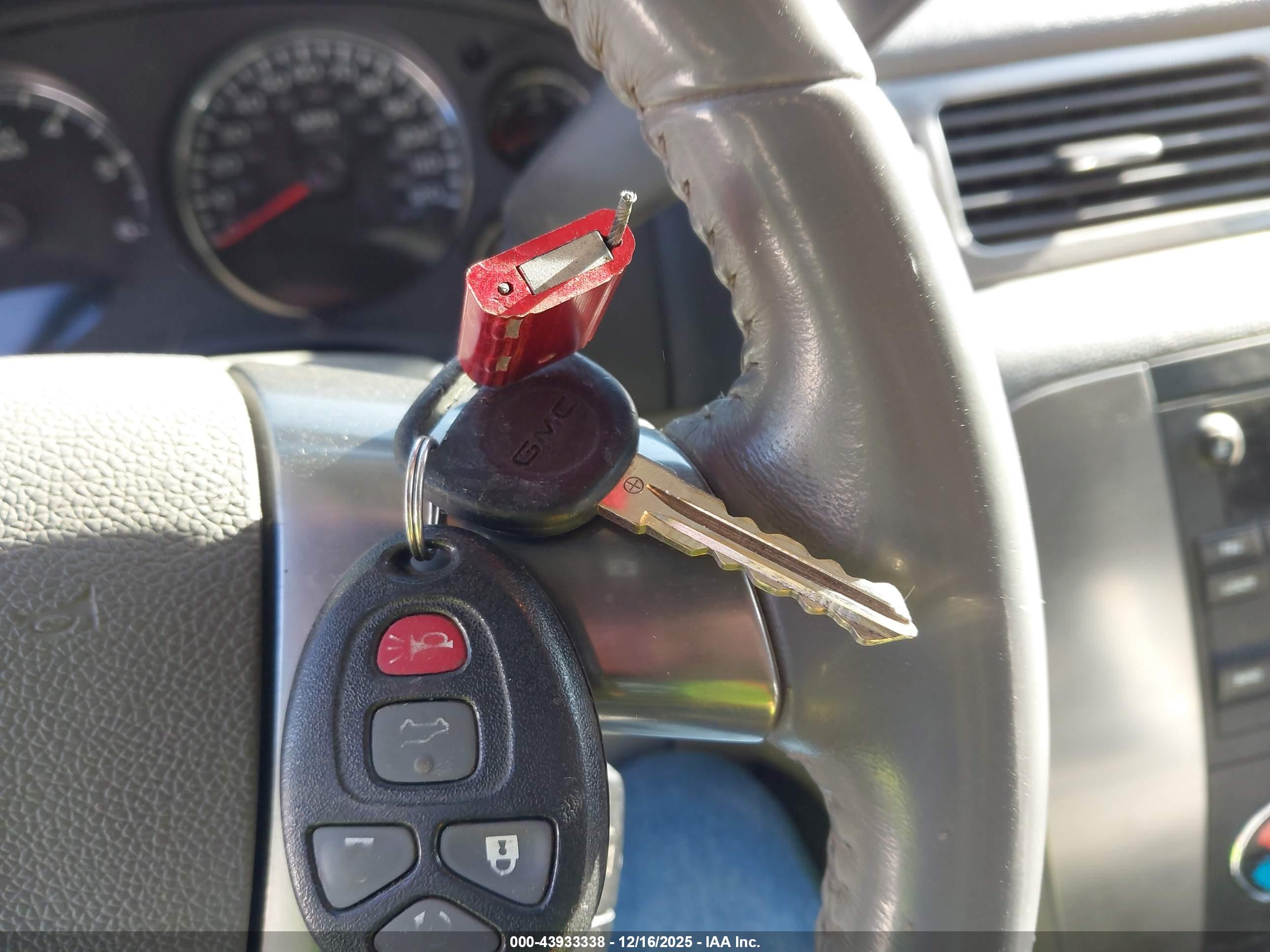 GMC YUKON image 11