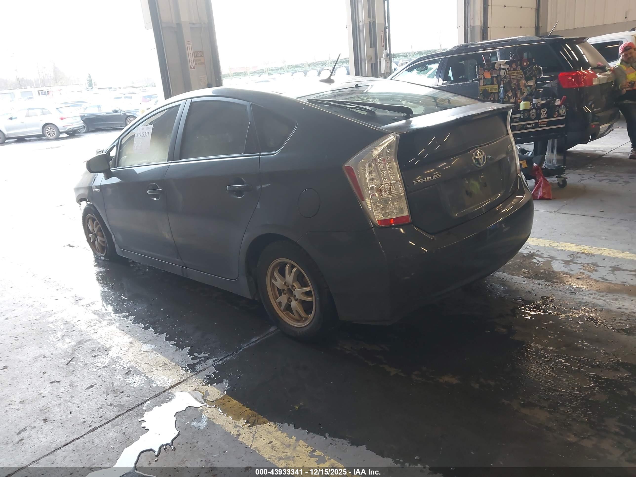 TOYOTA PRIUS image 3