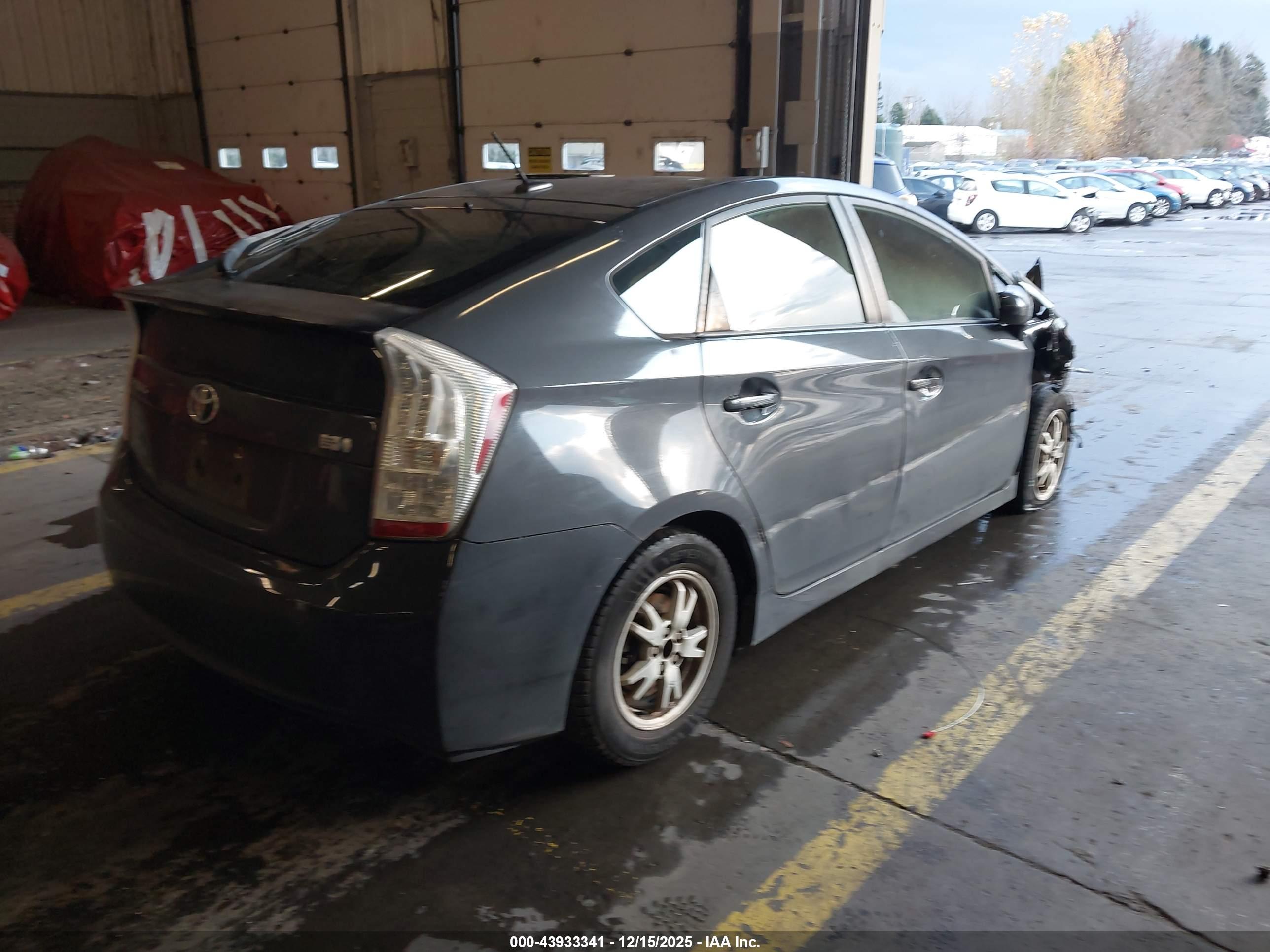 TOYOTA PRIUS image 4