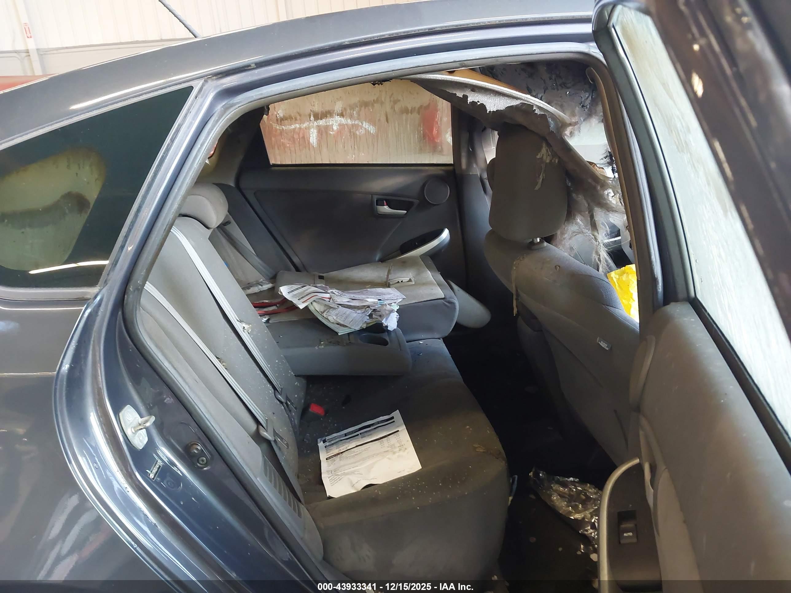TOYOTA PRIUS image 8