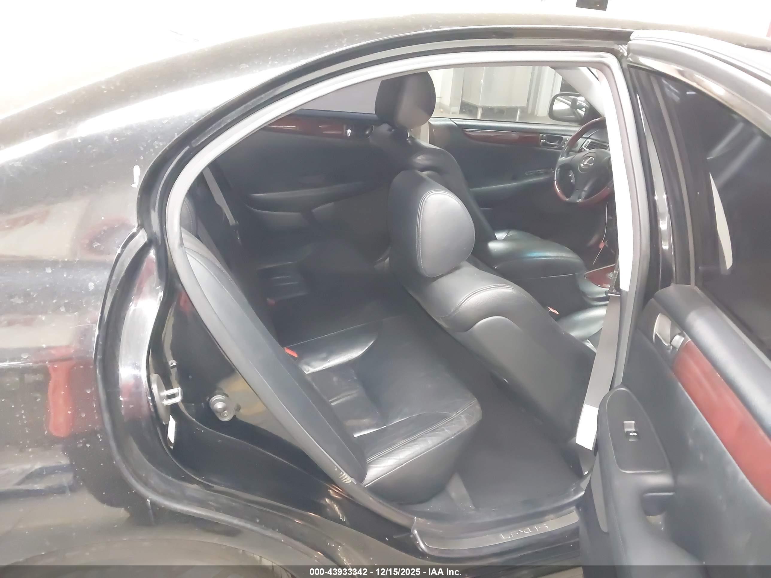 LEXUS ES image 8