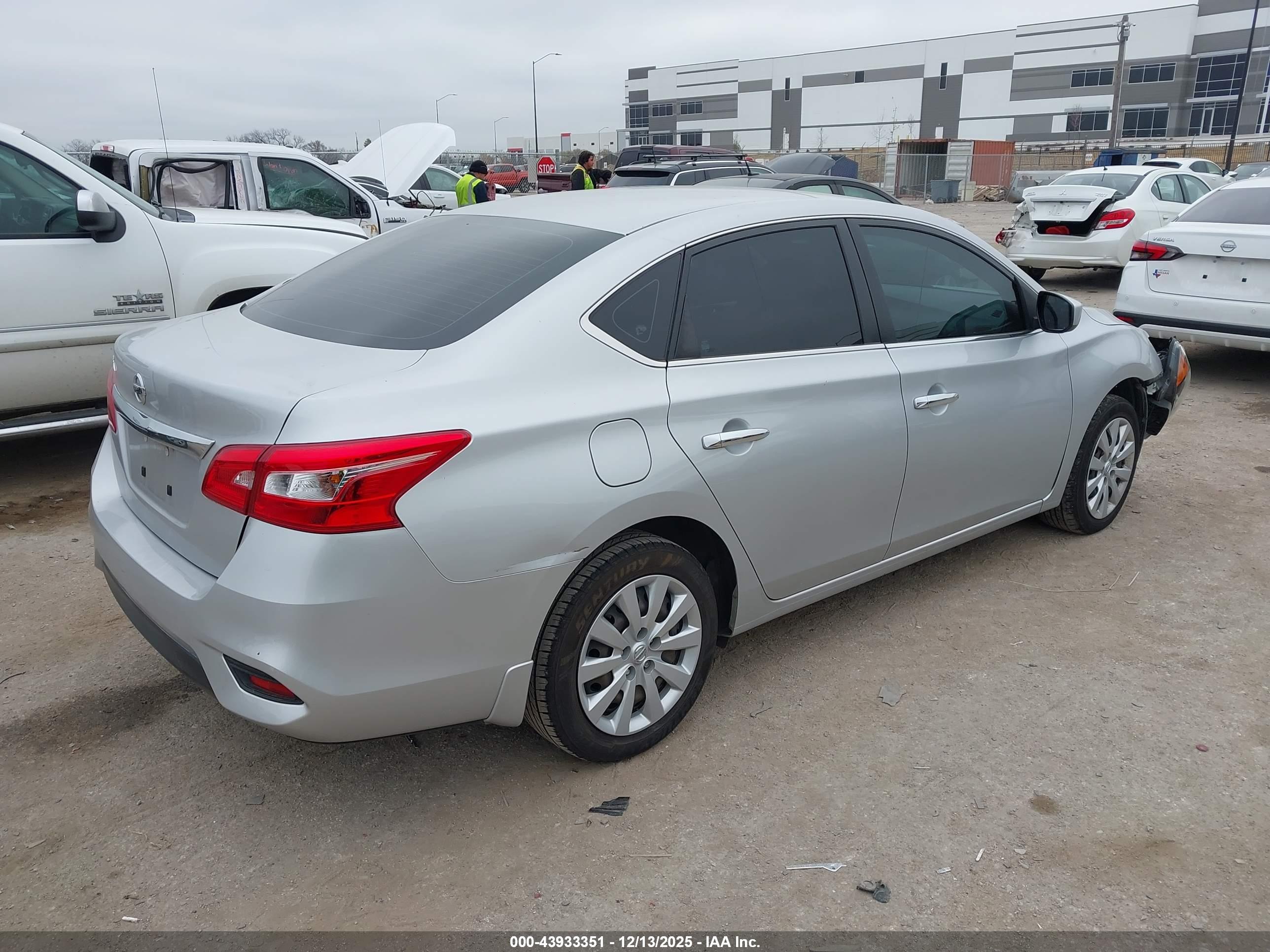 NISSAN SENTRA image 4
