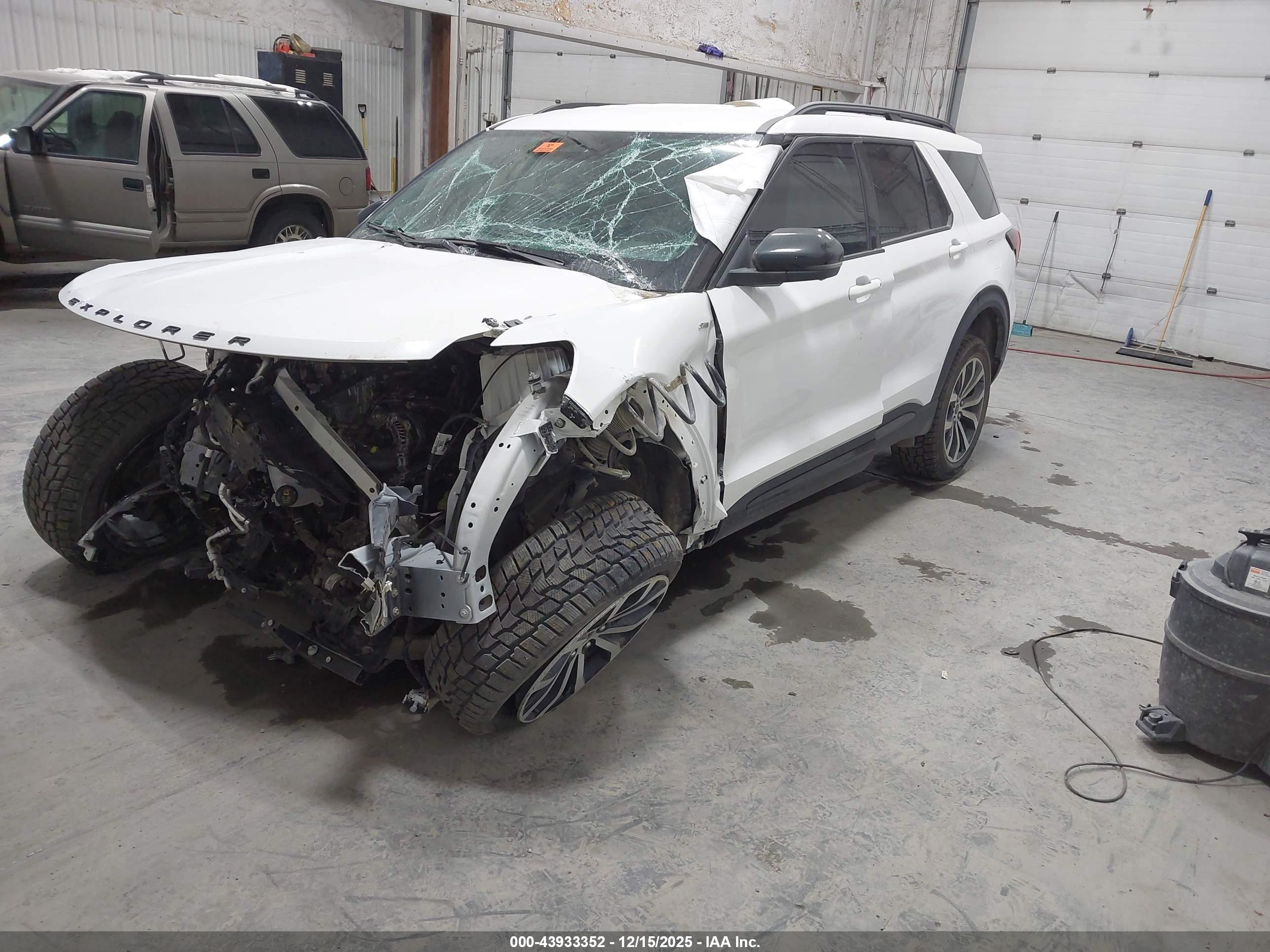 FORD EXPLORER image 2