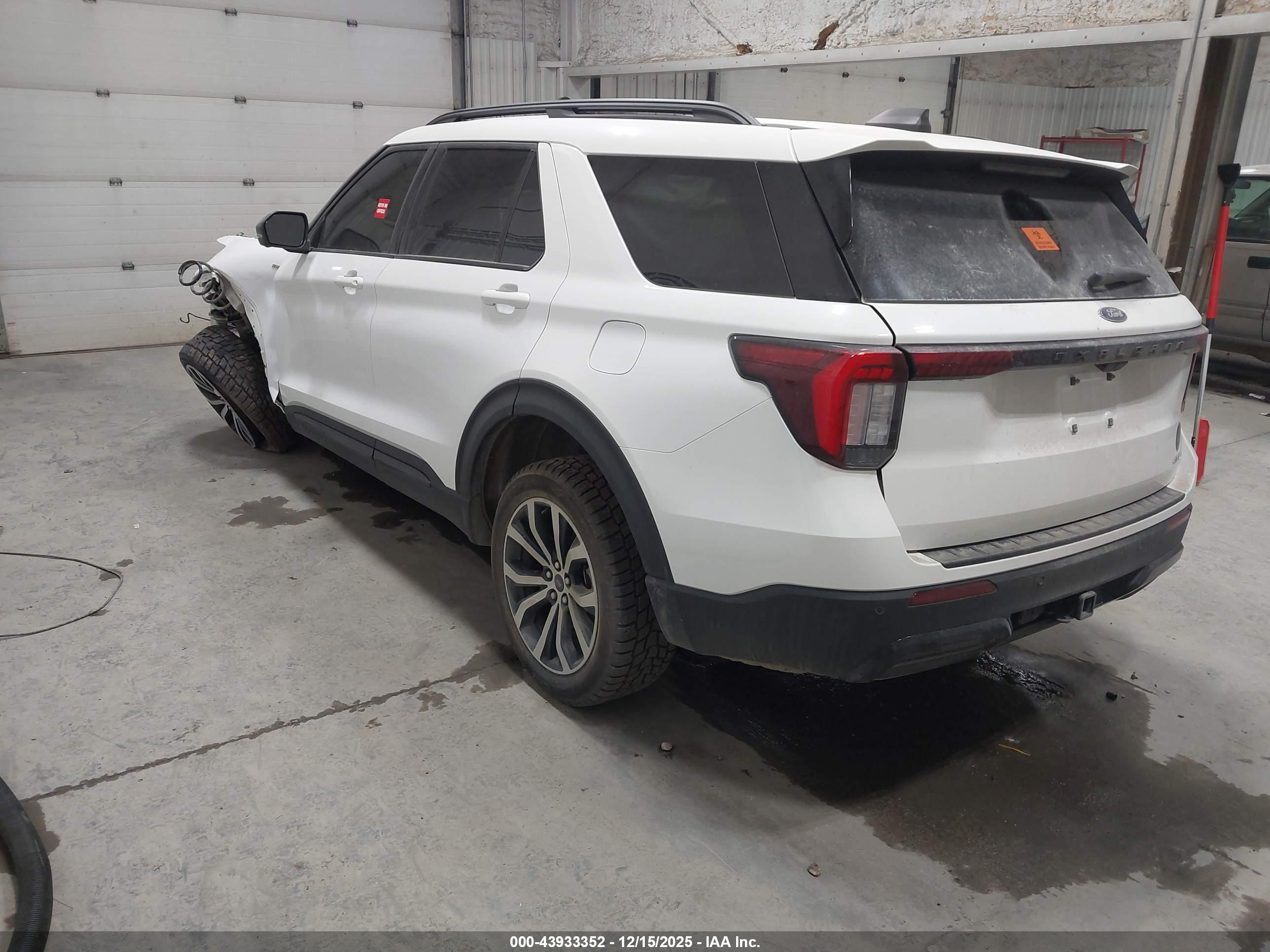 FORD EXPLORER image 3