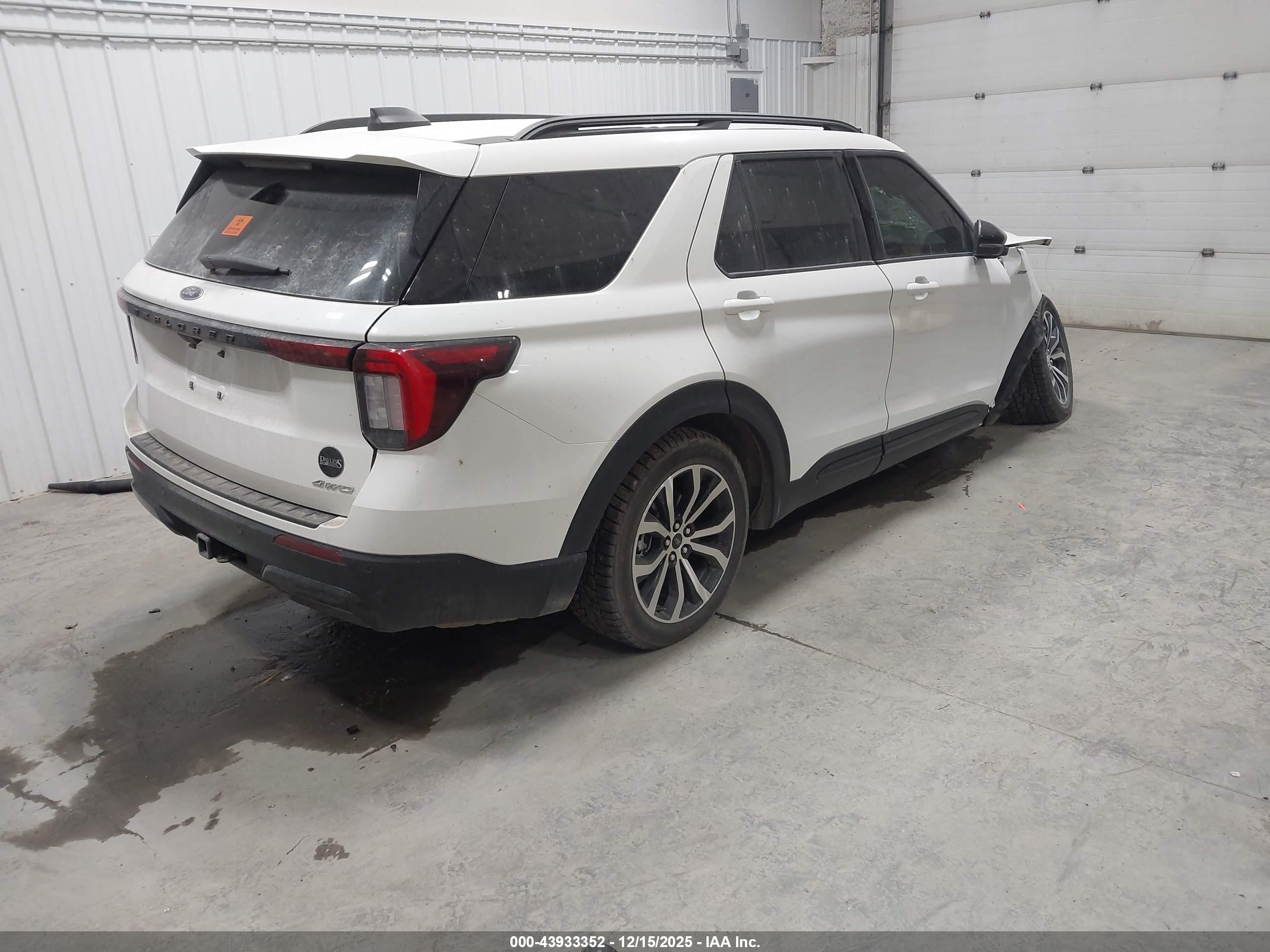 FORD EXPLORER image 4