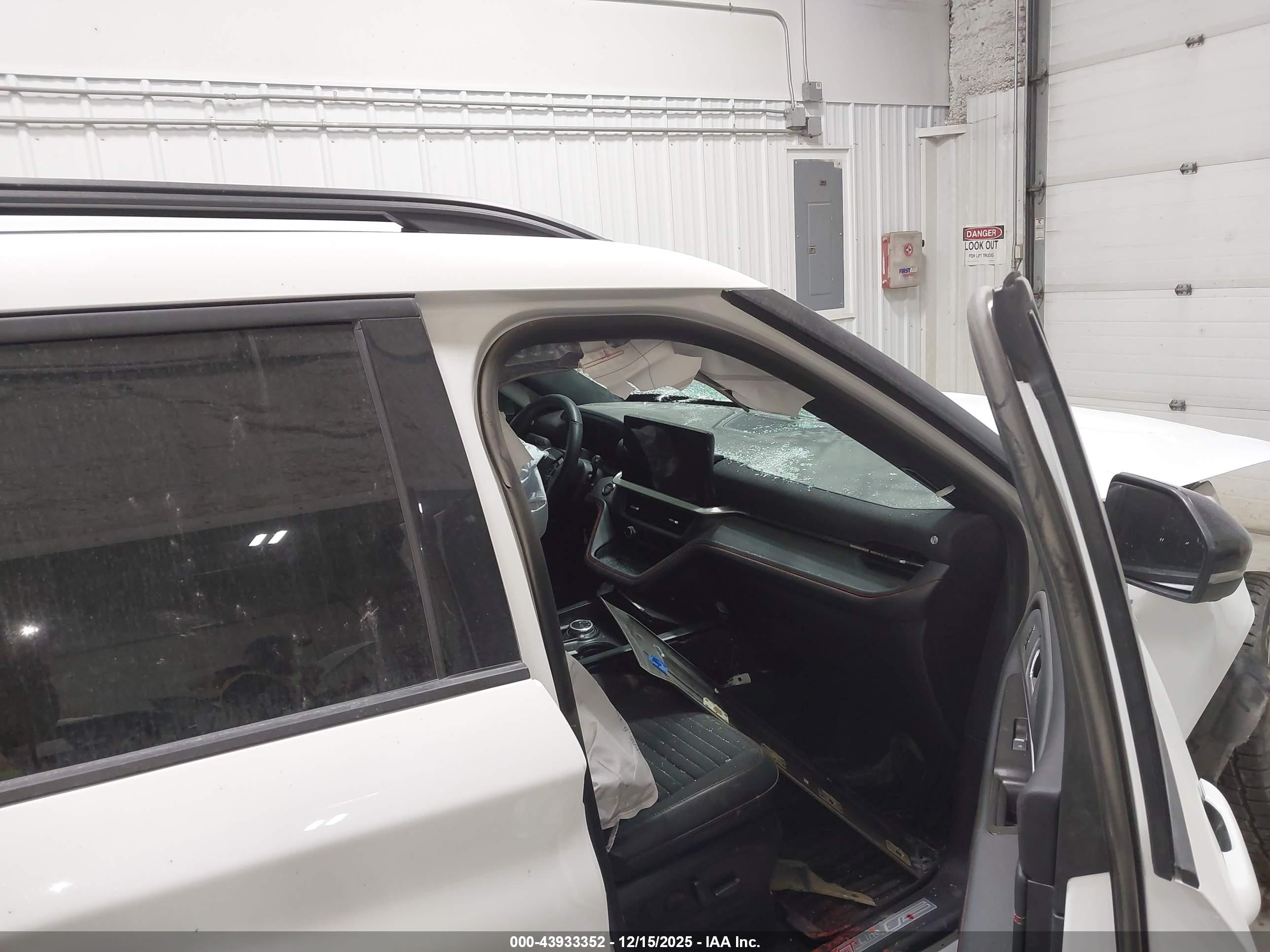 FORD EXPLORER image 5