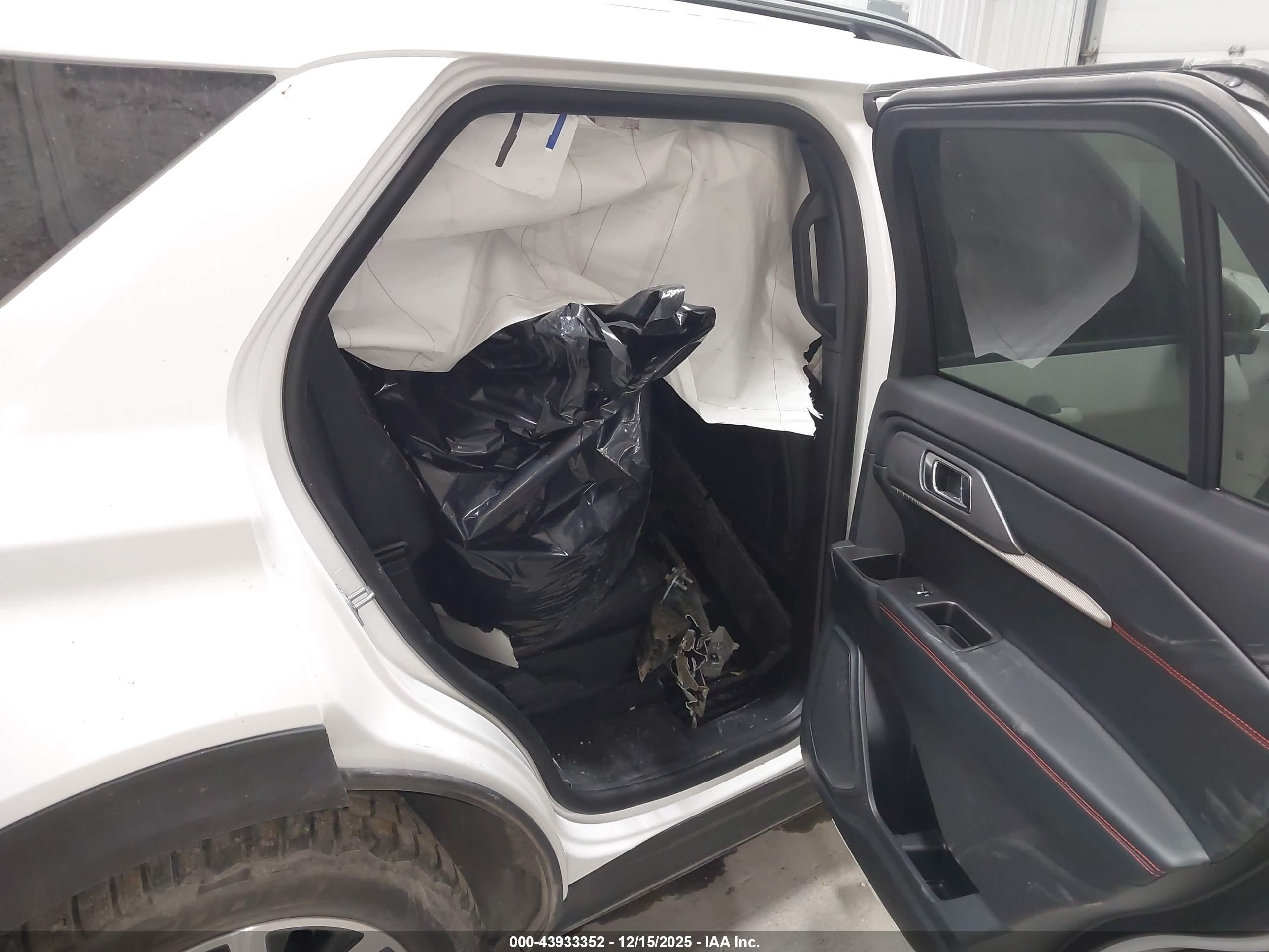 FORD EXPLORER image 8