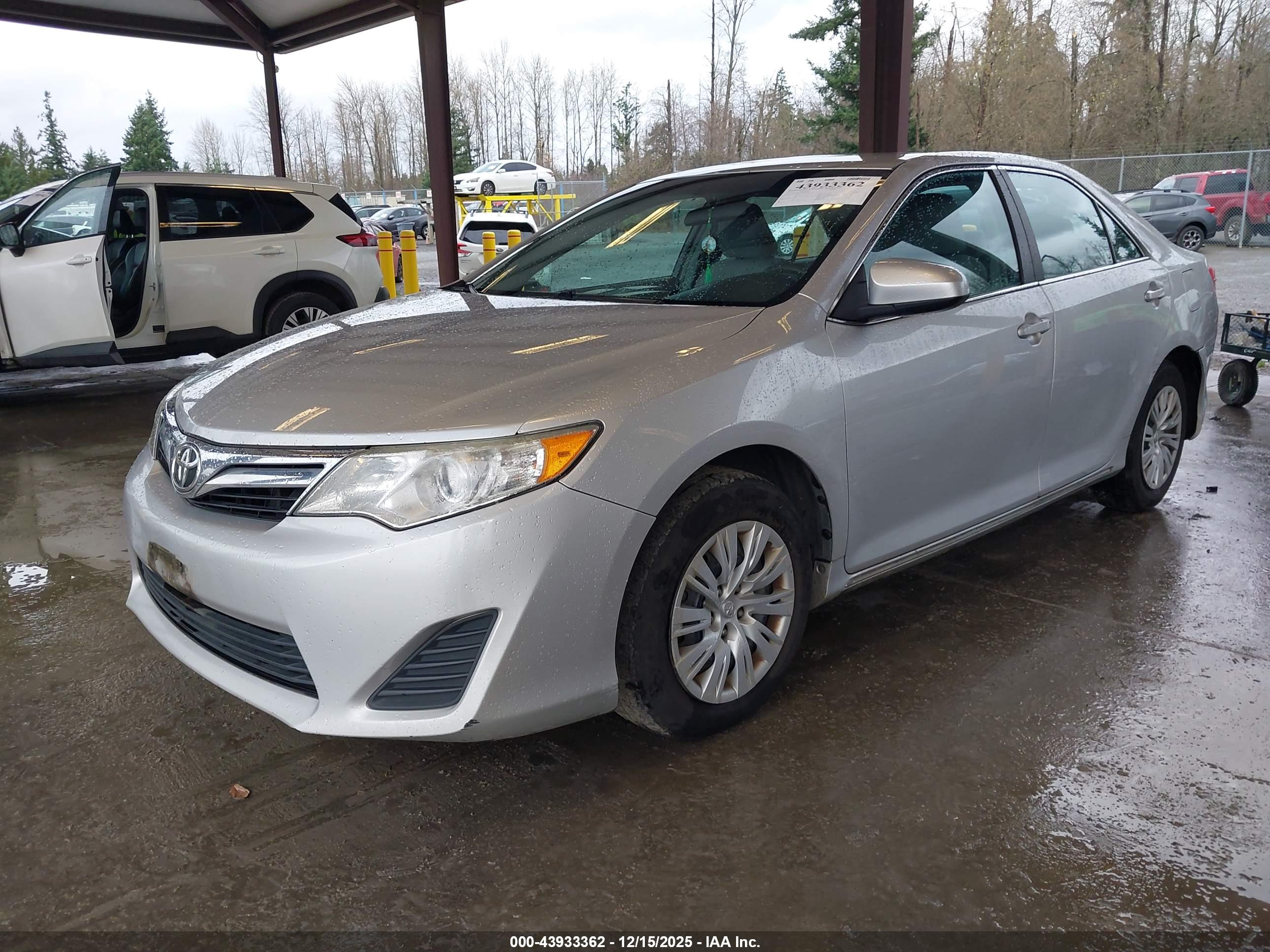 TOYOTA CAMRY image 2