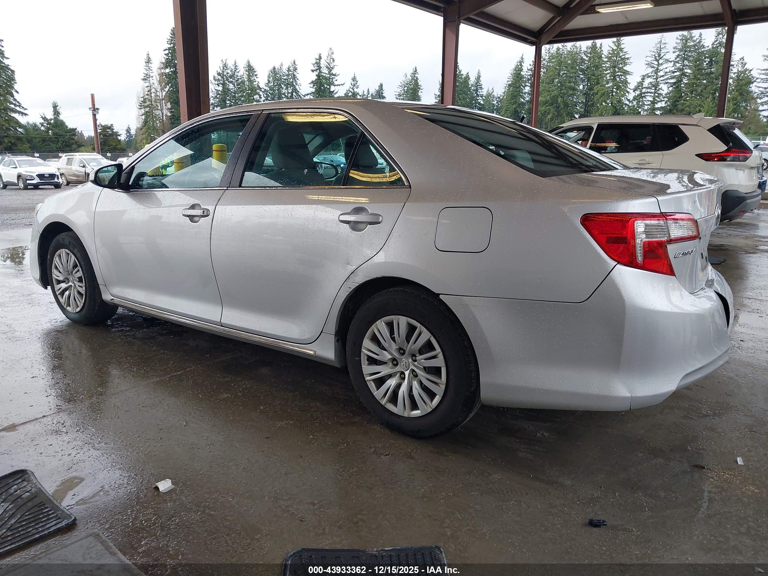 TOYOTA CAMRY image 3