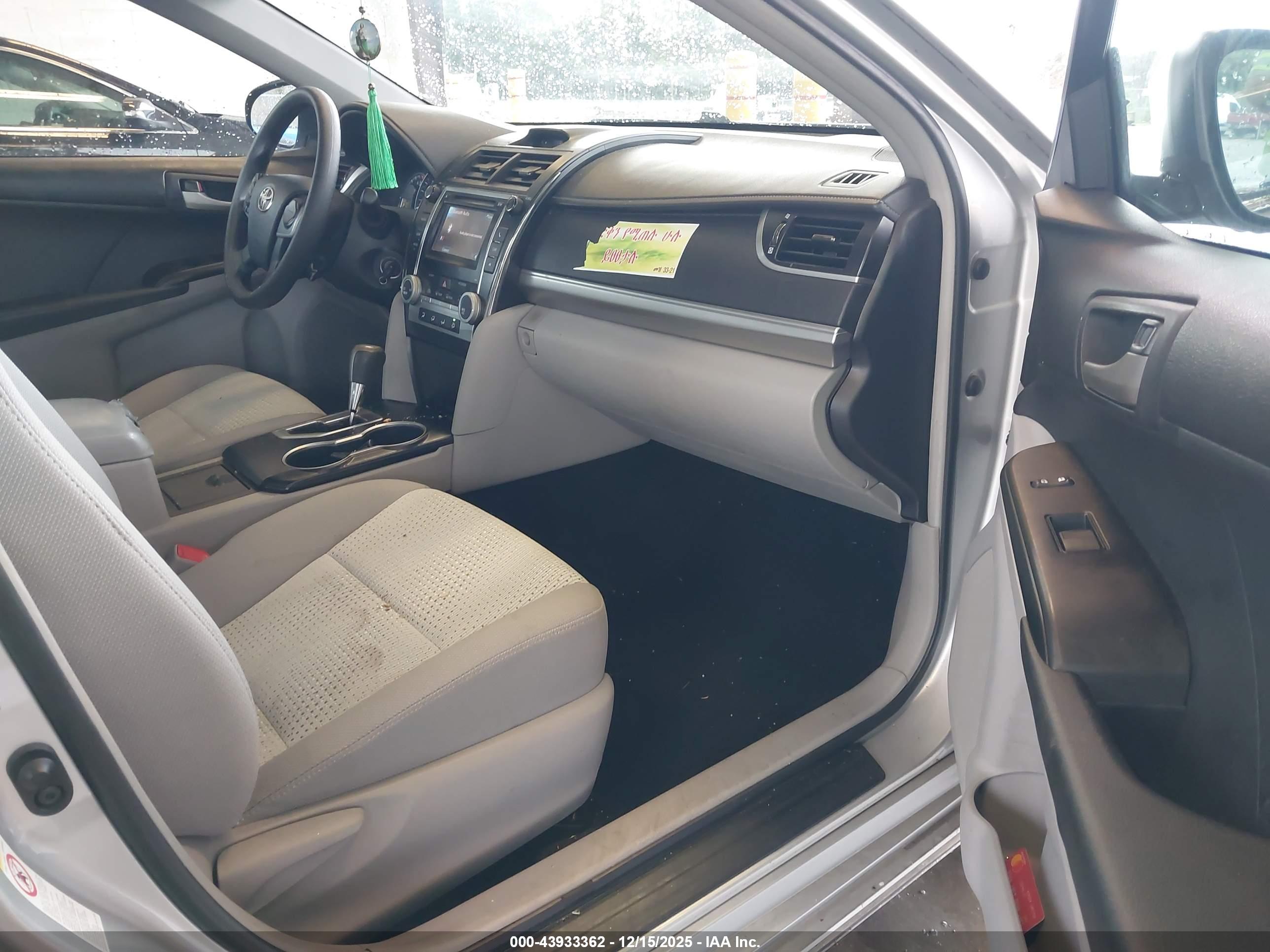 TOYOTA CAMRY image 5