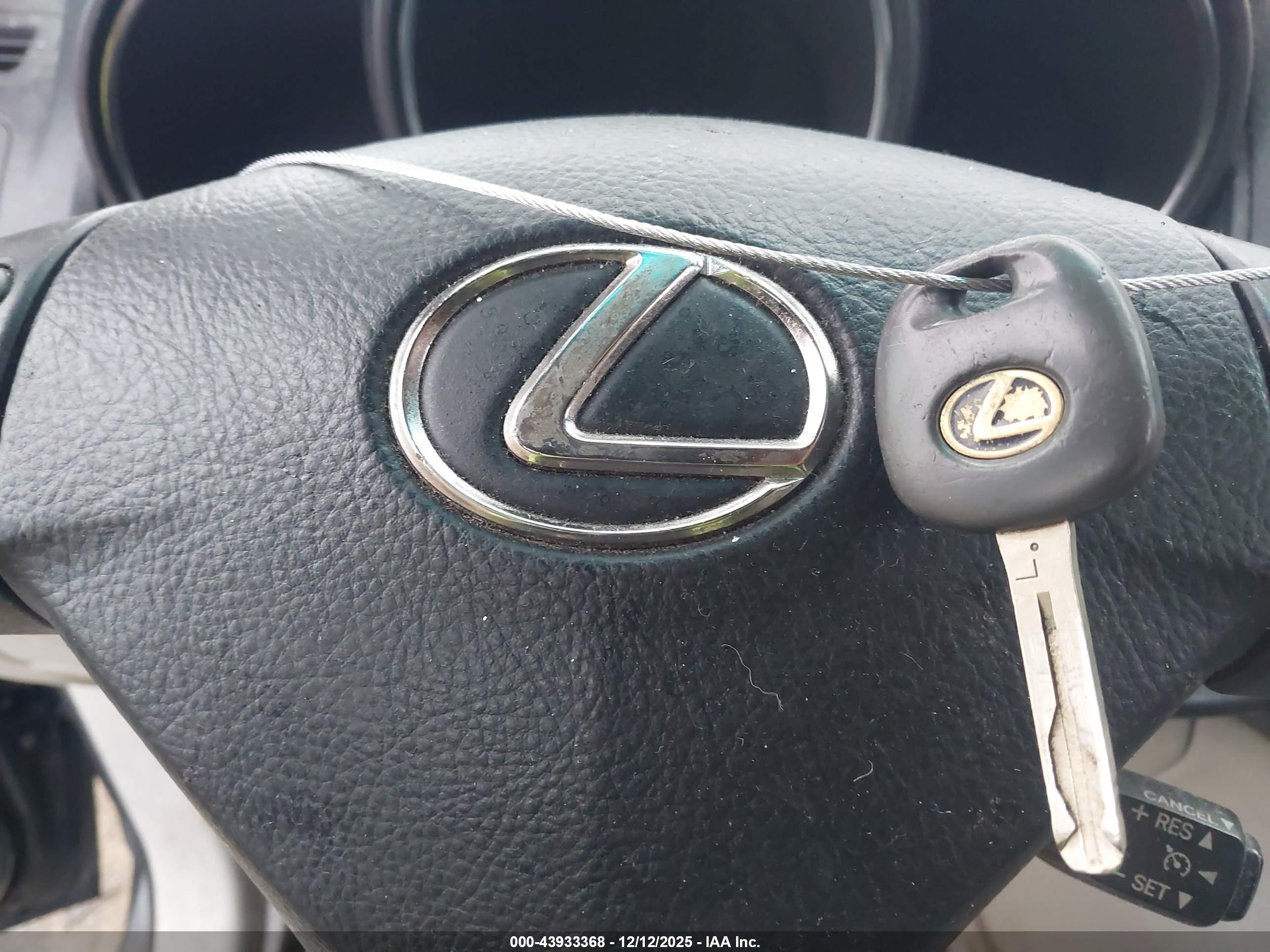LEXUS RX image 11
