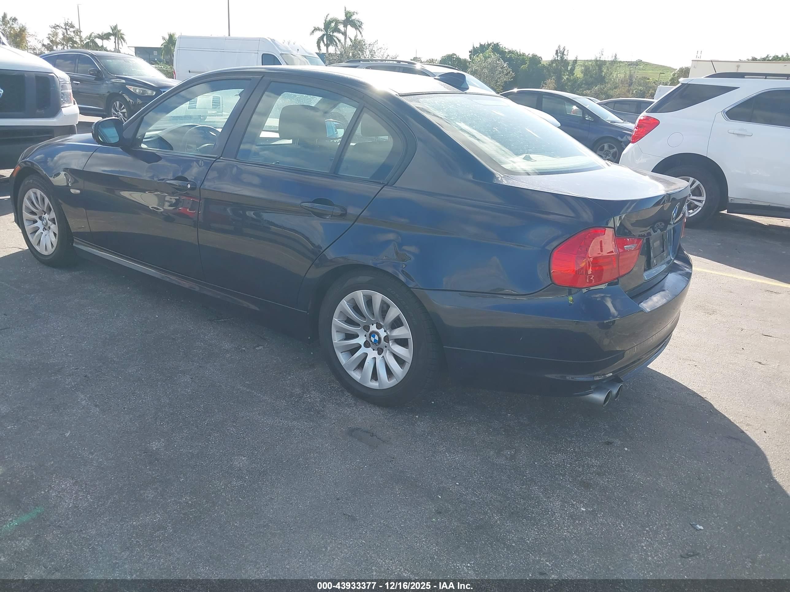 BMW 328I image 3