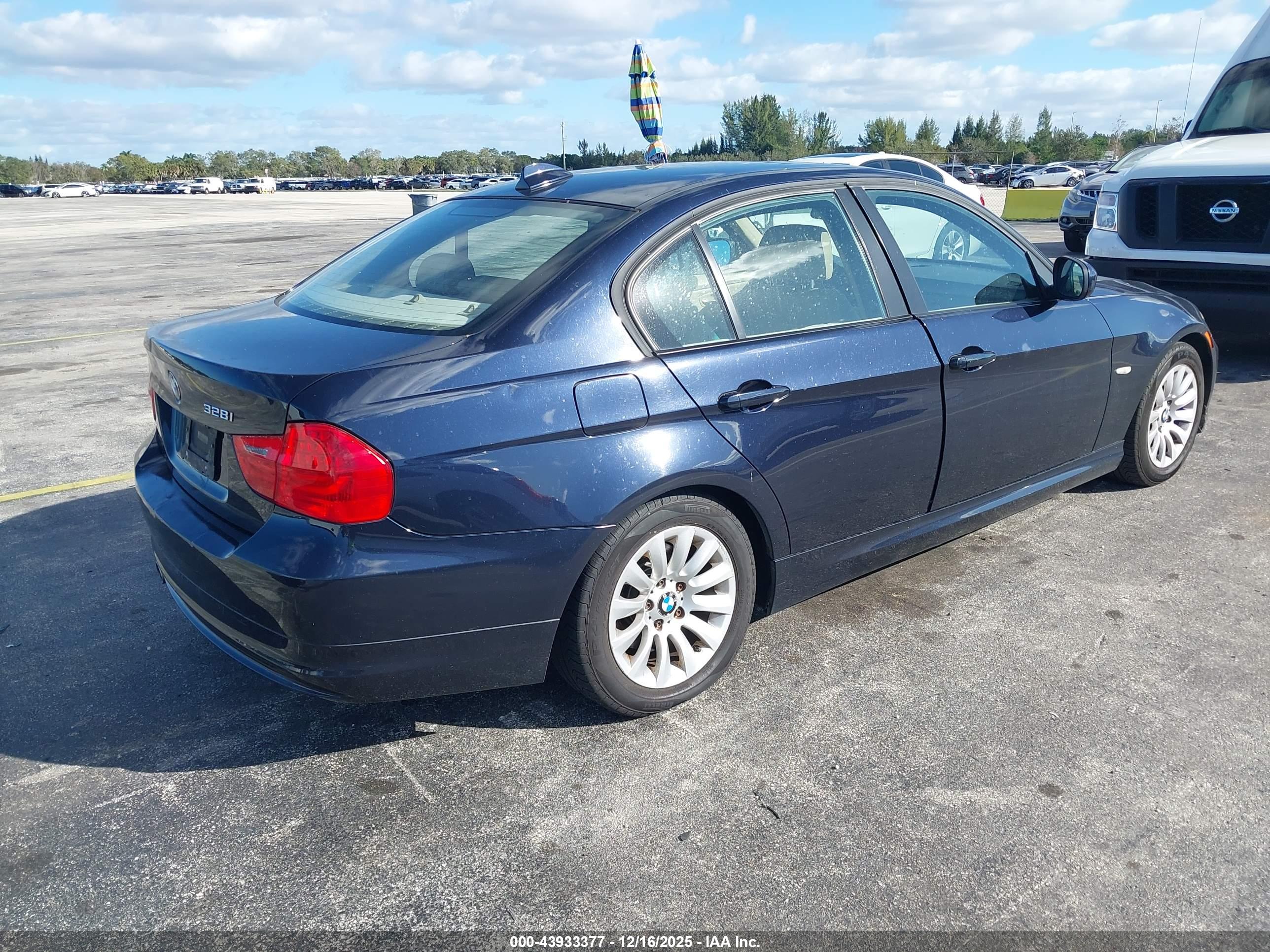 BMW 328I image 4
