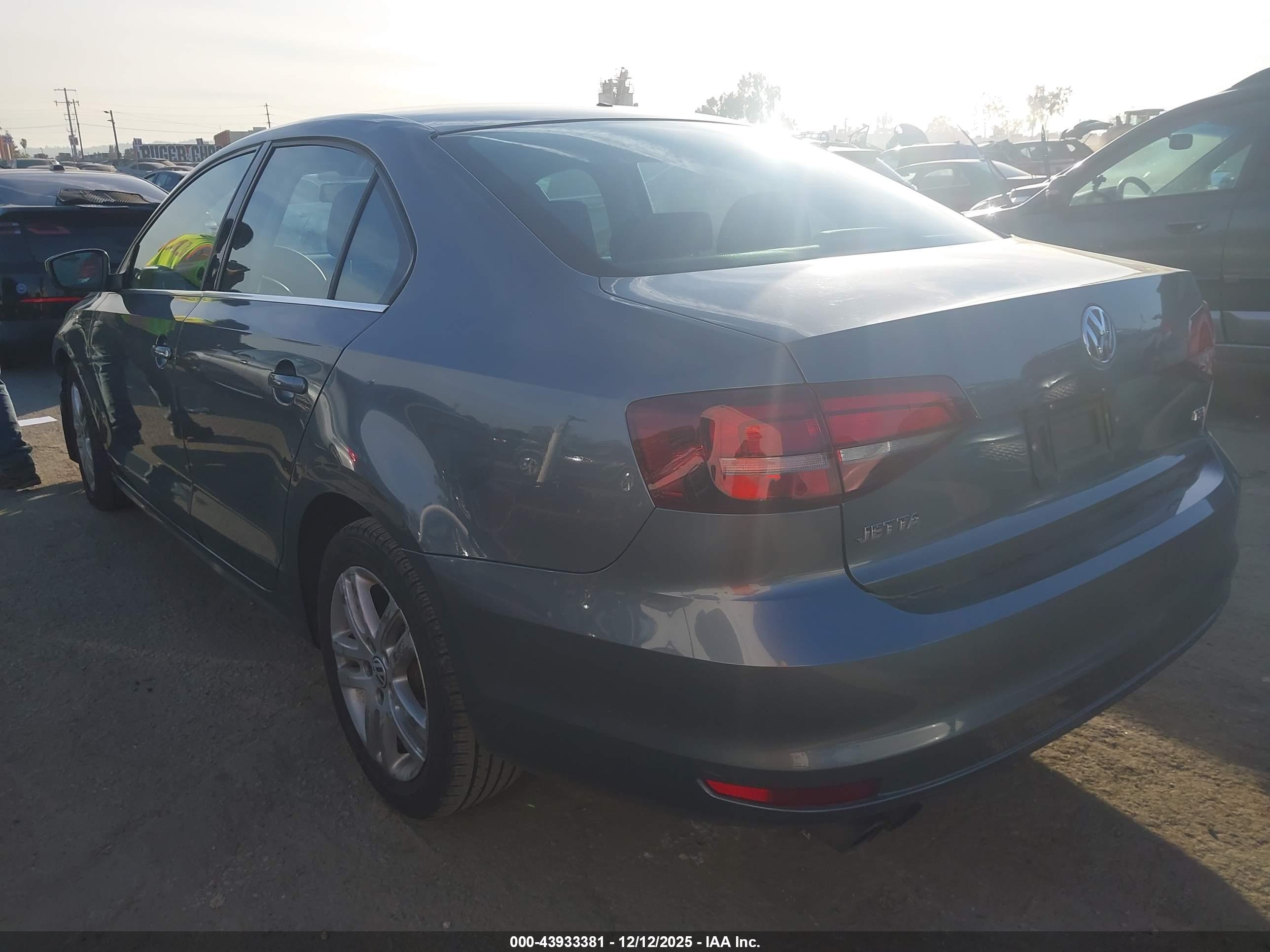 VOLKSWAGEN JETTA image 3