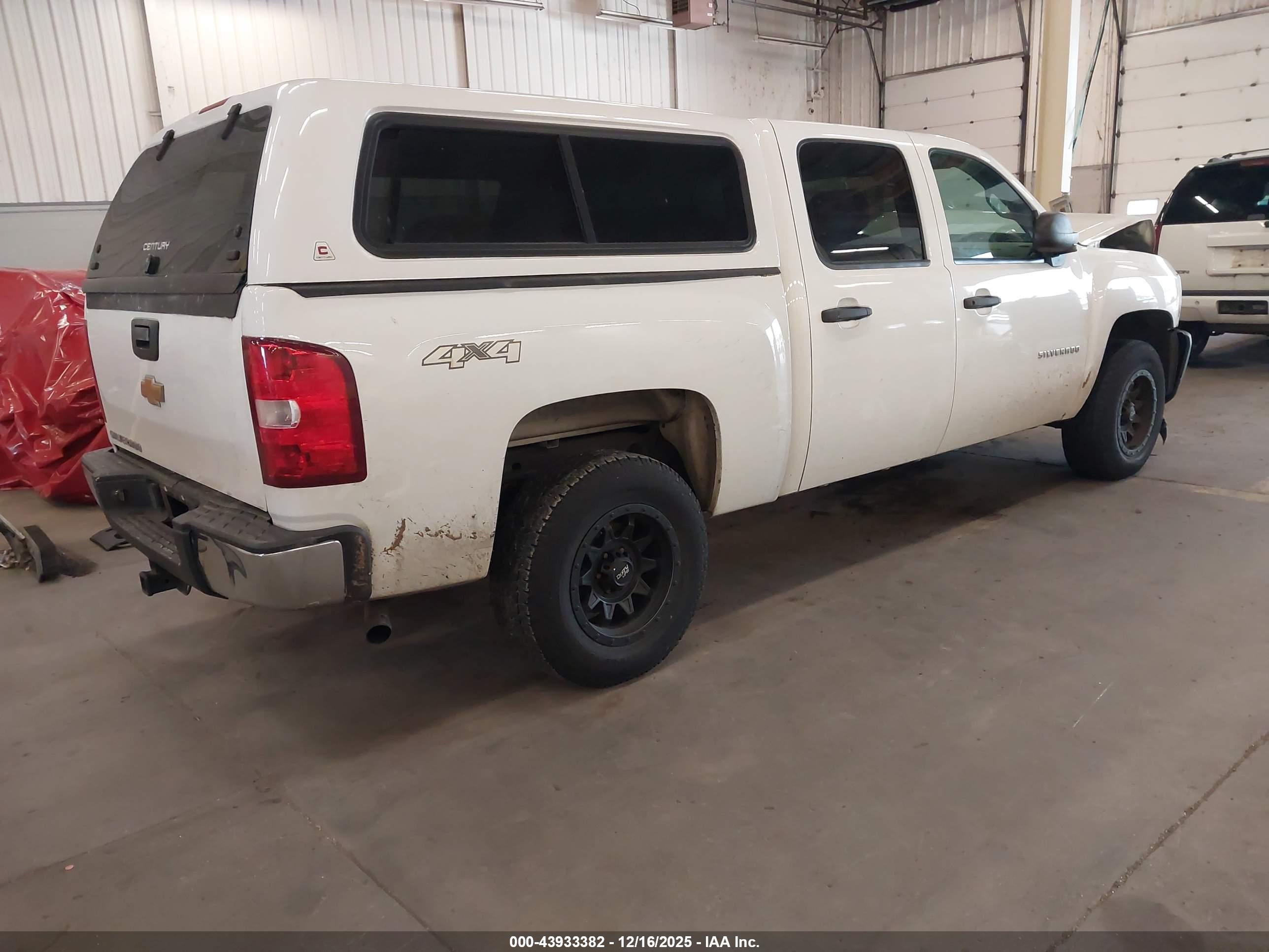 CHEVROLET SILVERADO image 4
