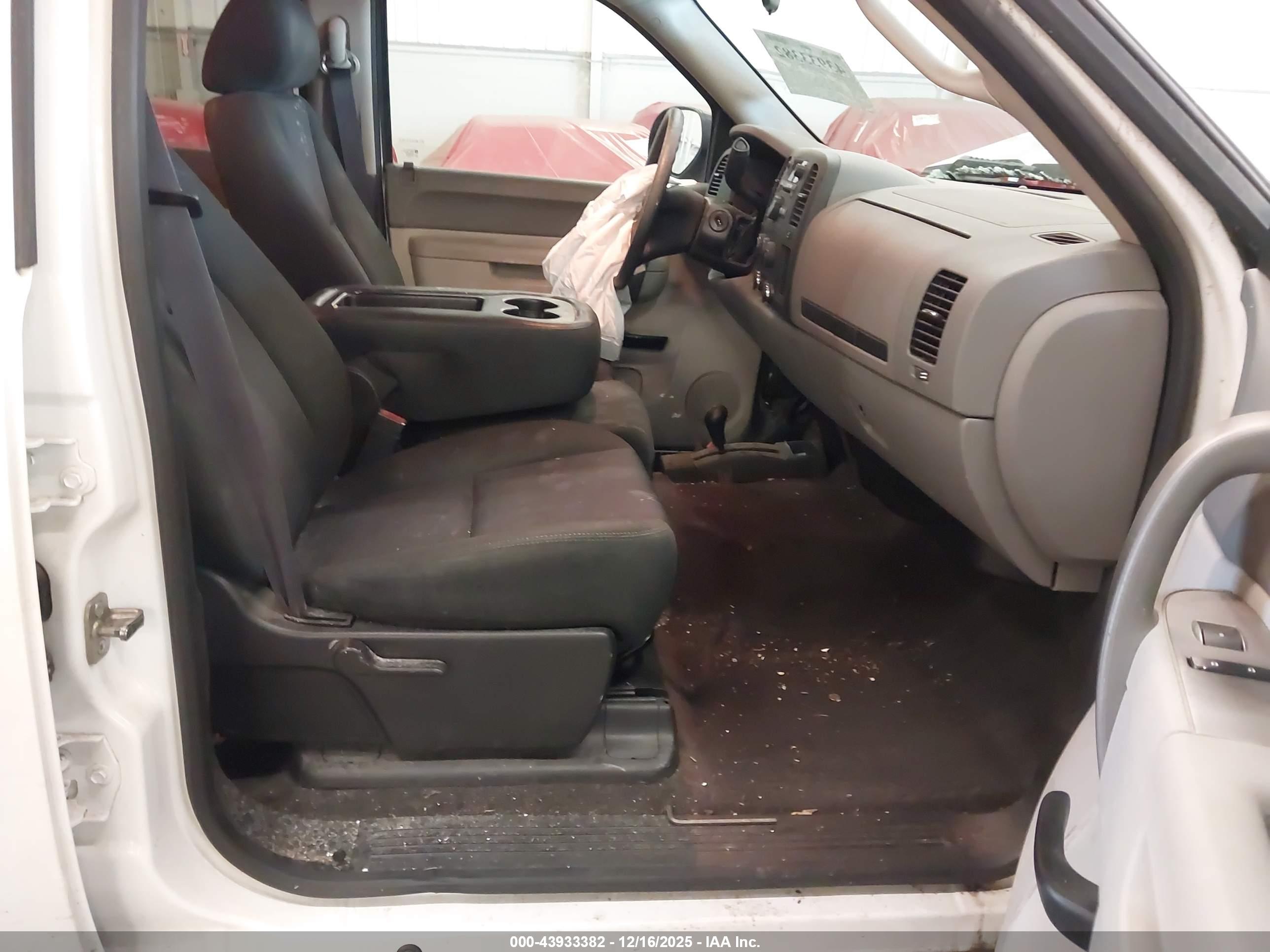 CHEVROLET SILVERADO image 5