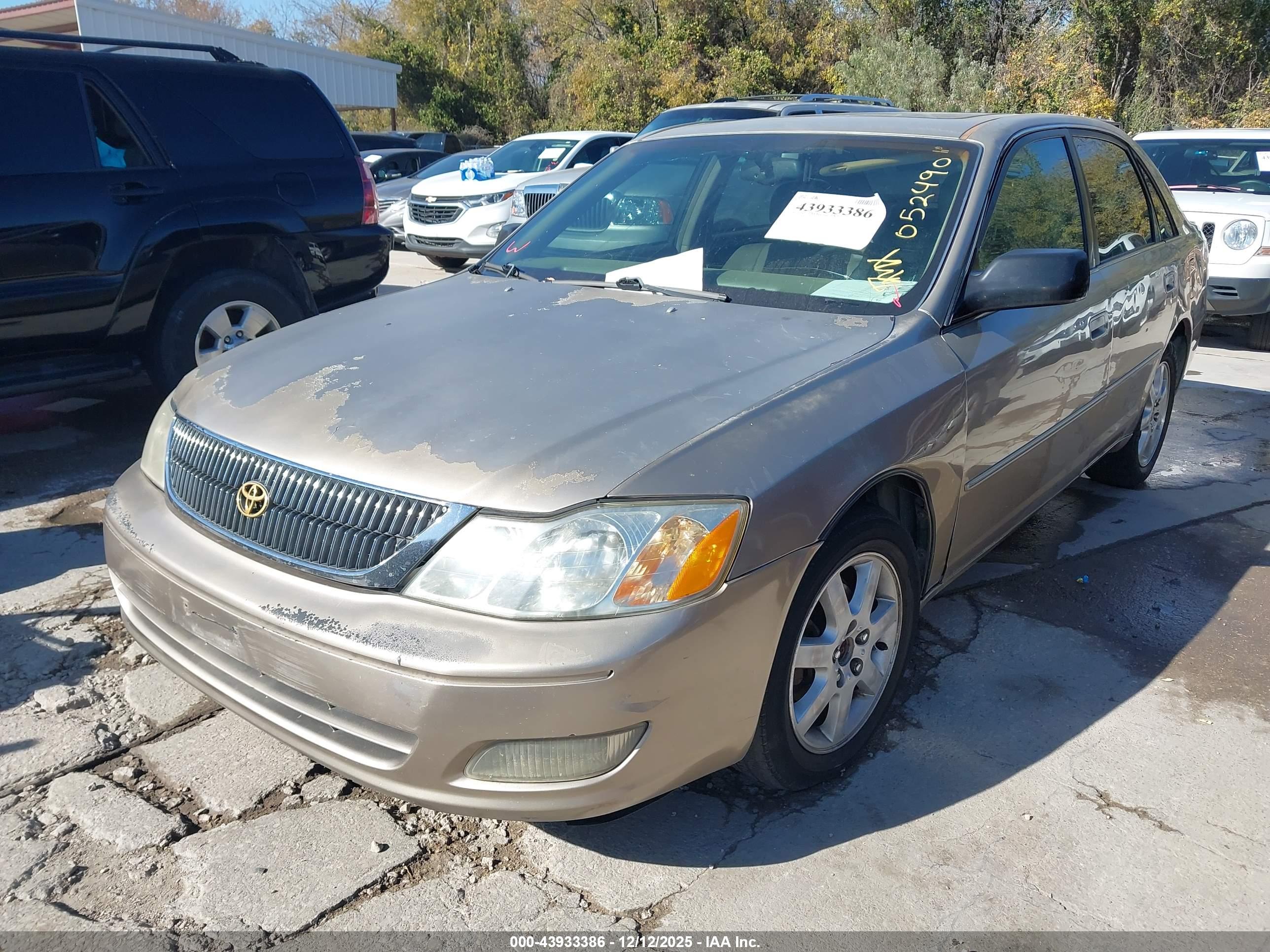 TOYOTA AVALON image 2