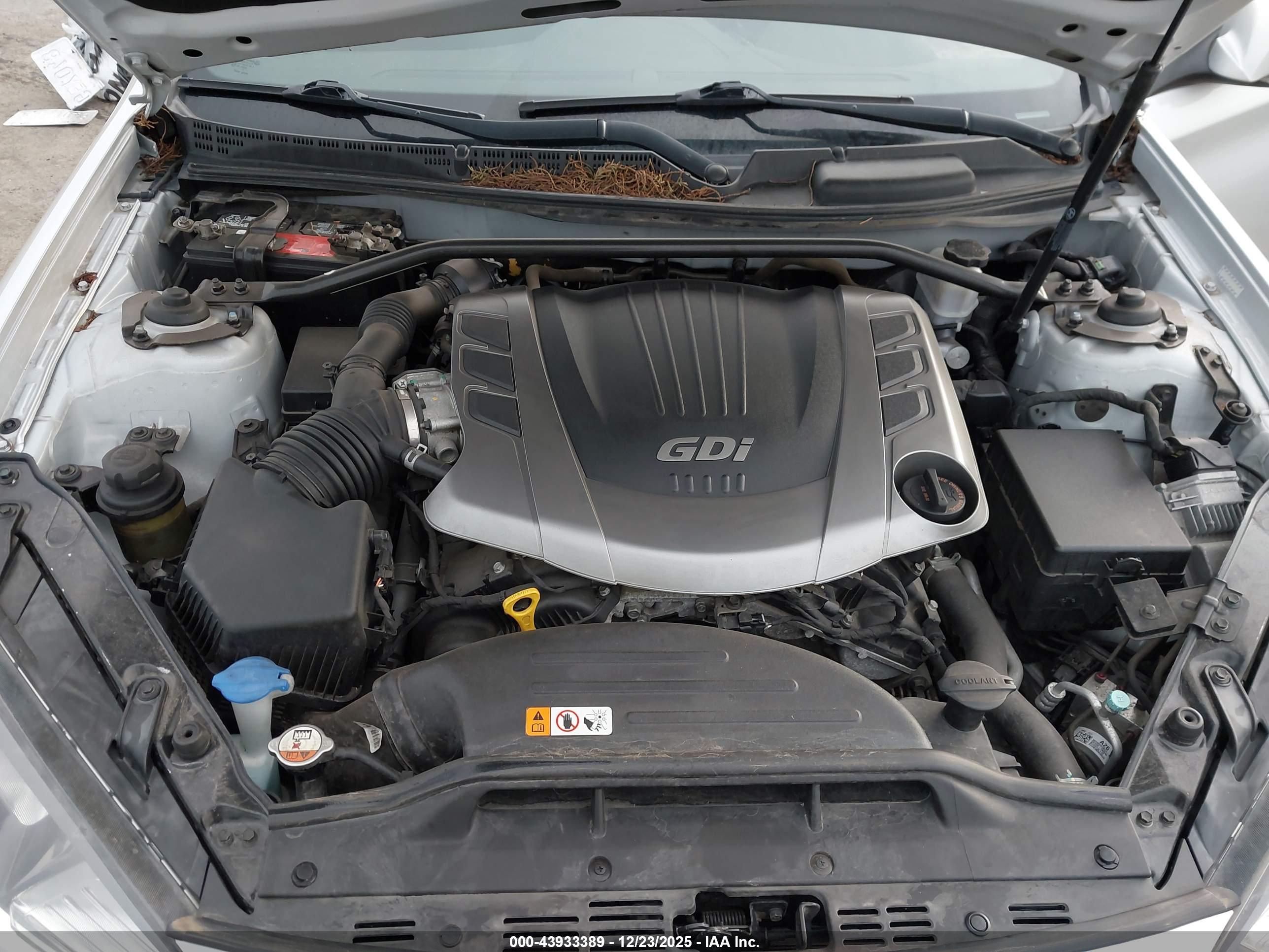 HYUNDAI GENESIS image 10