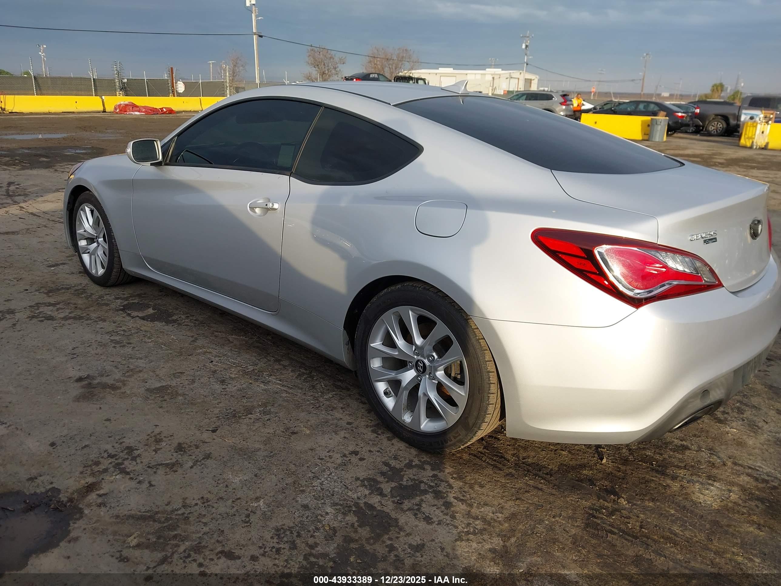 HYUNDAI GENESIS image 3
