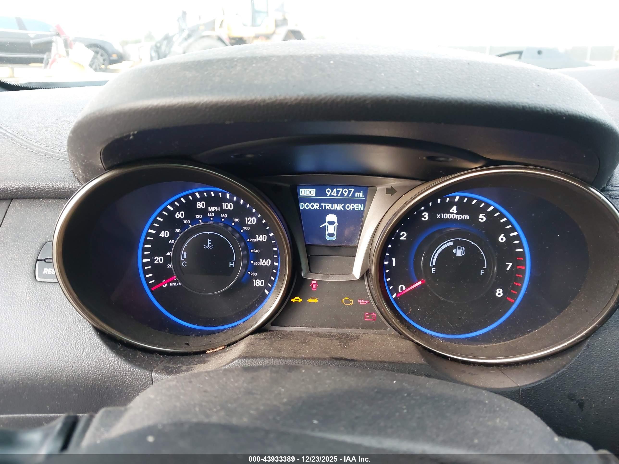 HYUNDAI GENESIS image 7