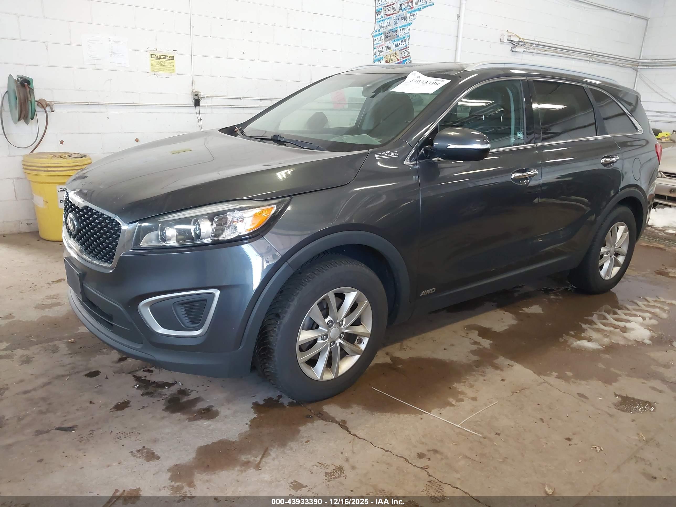 KIA SORENTO image 2