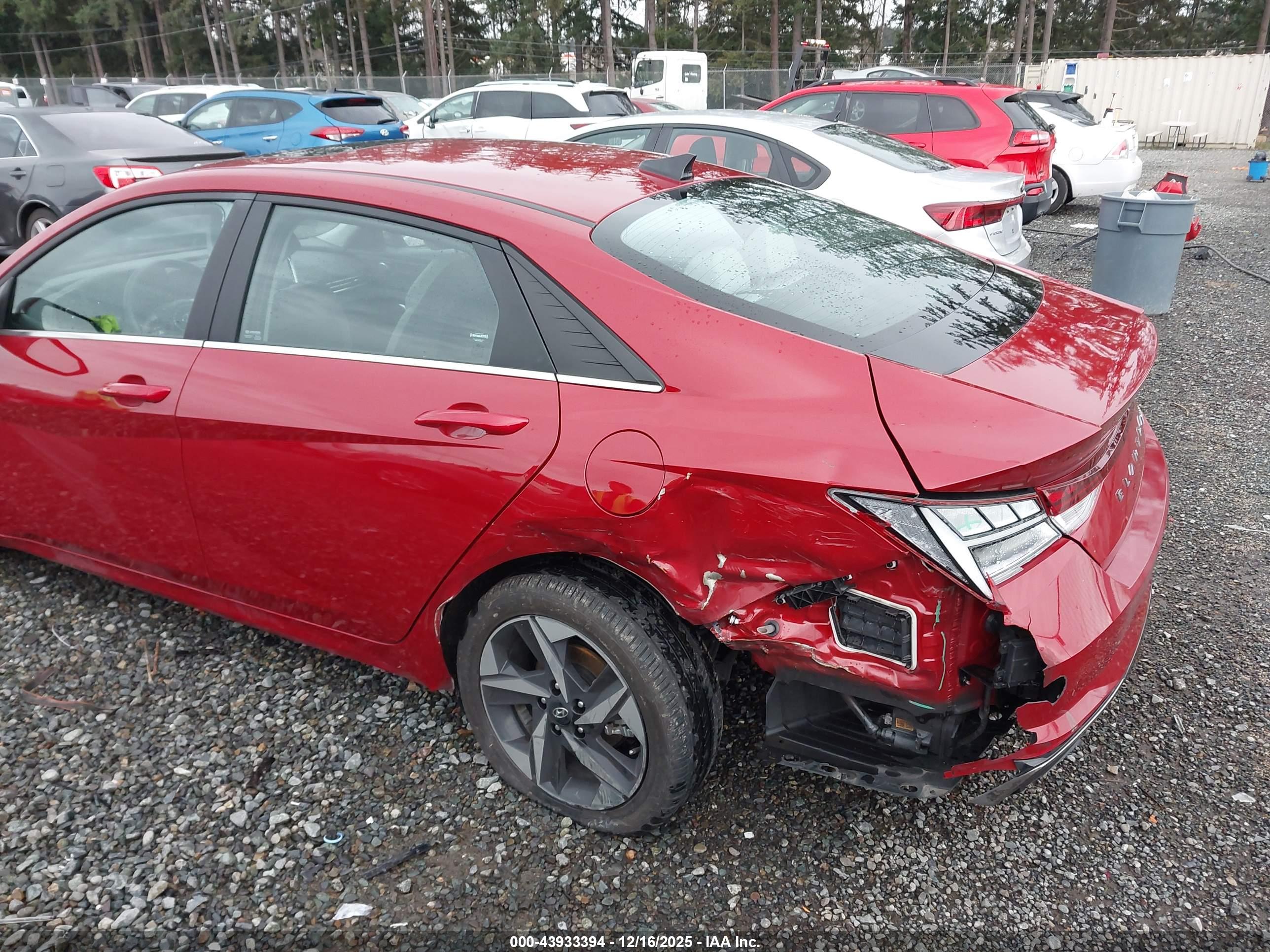HYUNDAI ELANTRA image 6