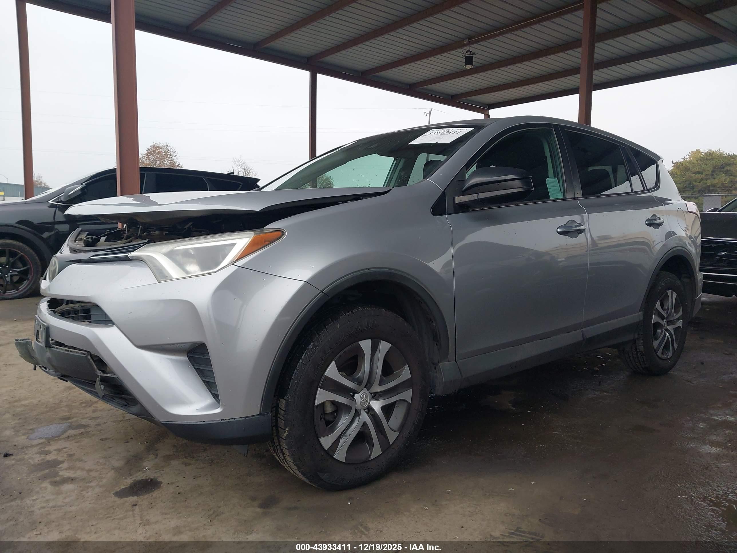 TOYOTA RAV4 image 2