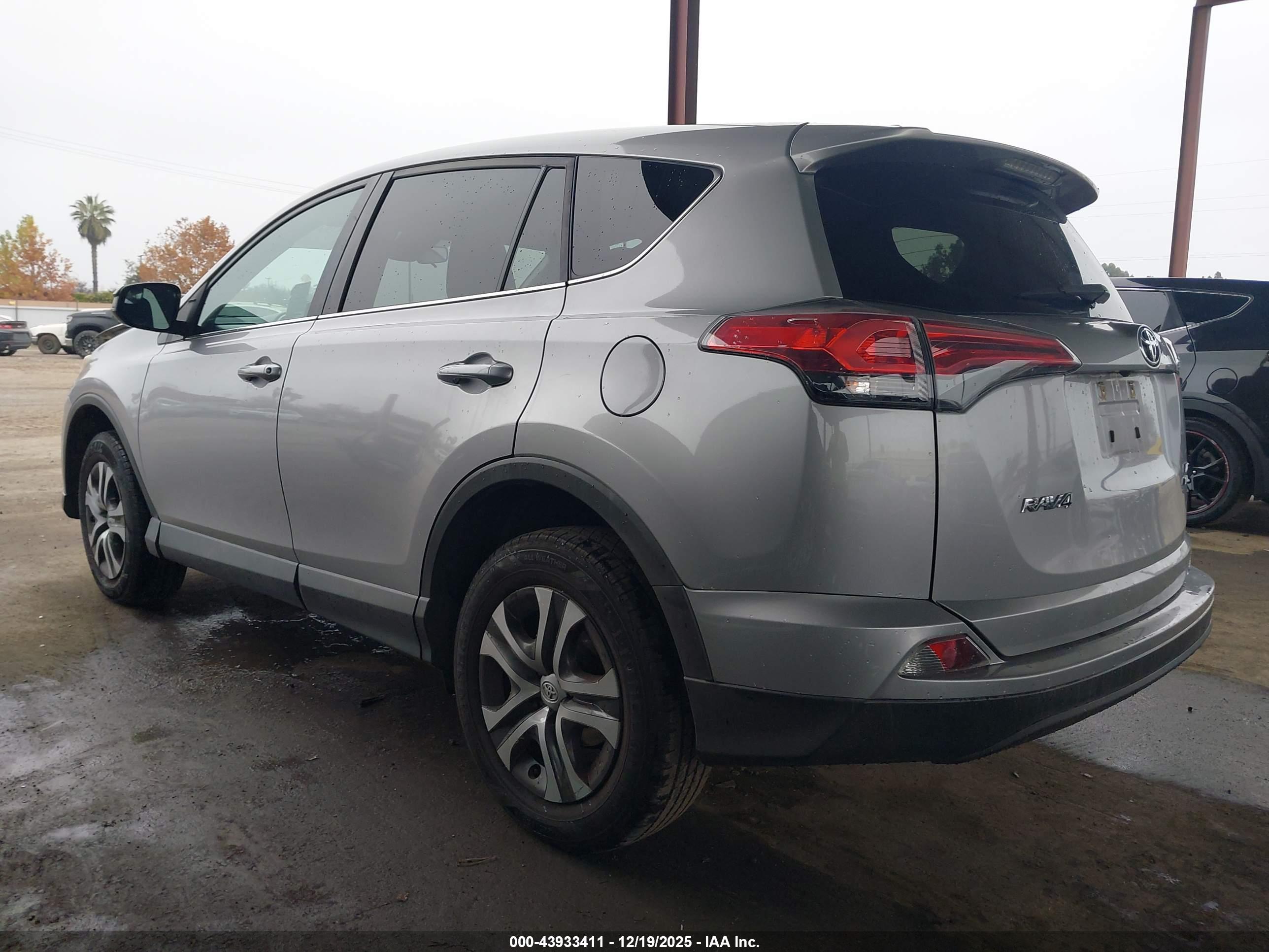 TOYOTA RAV4 image 3