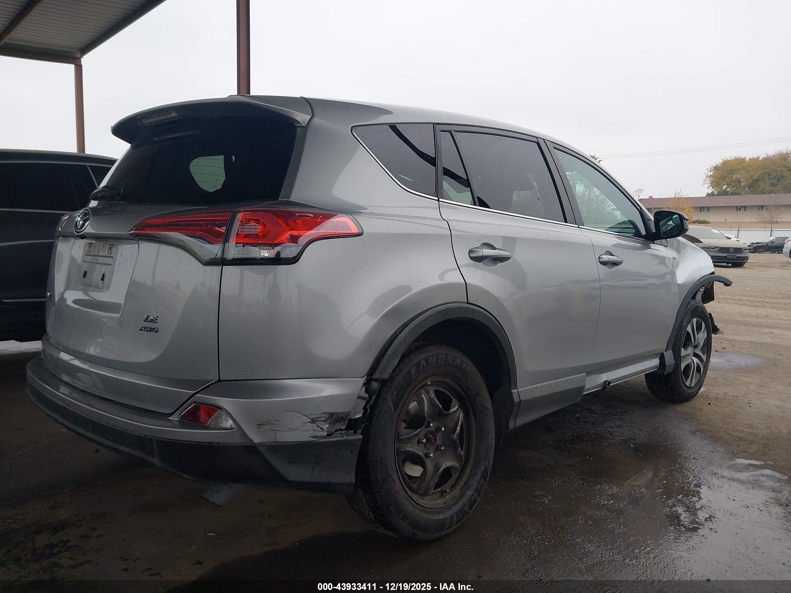 TOYOTA RAV4 image 4