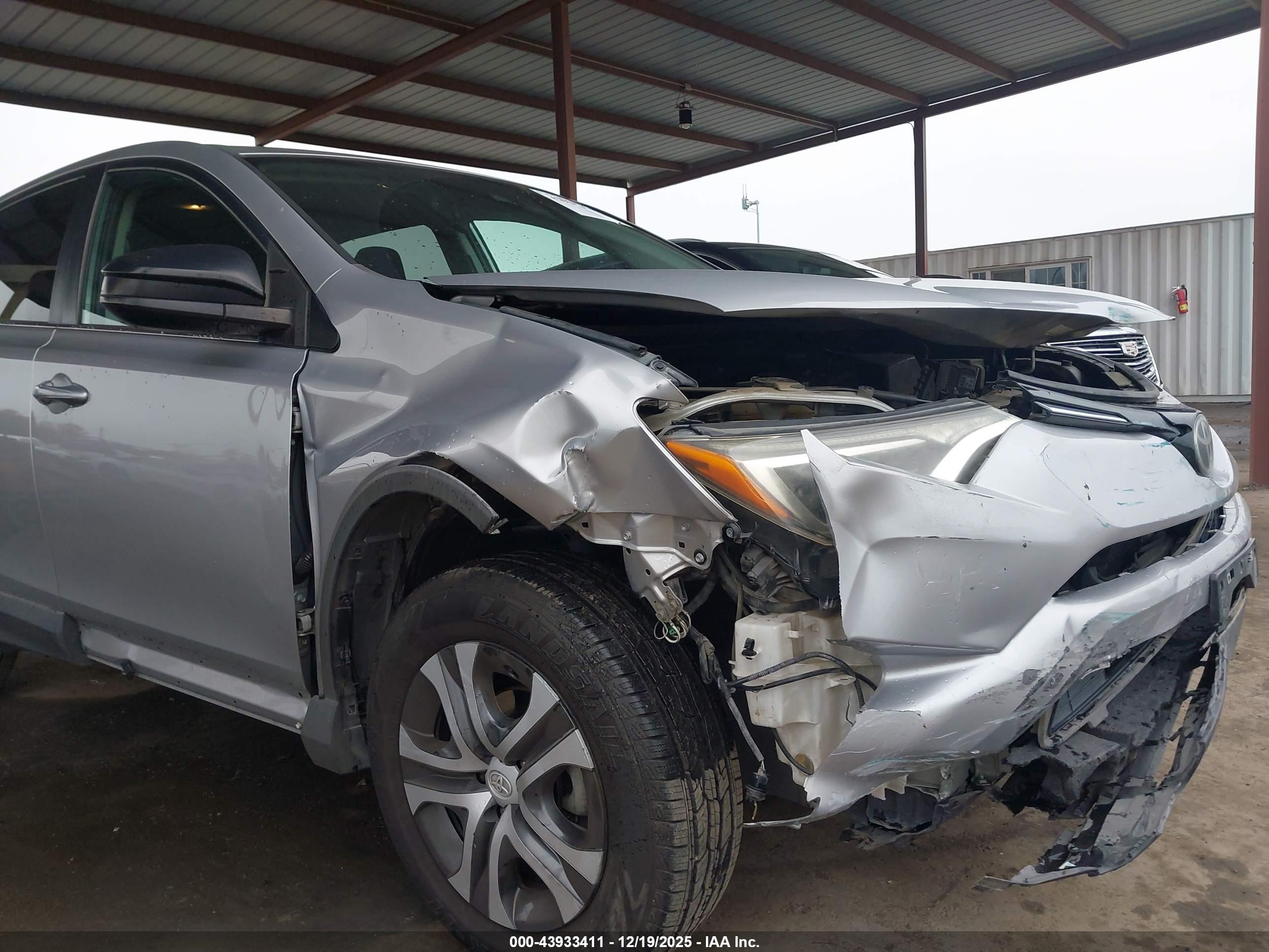 TOYOTA RAV4 image 6