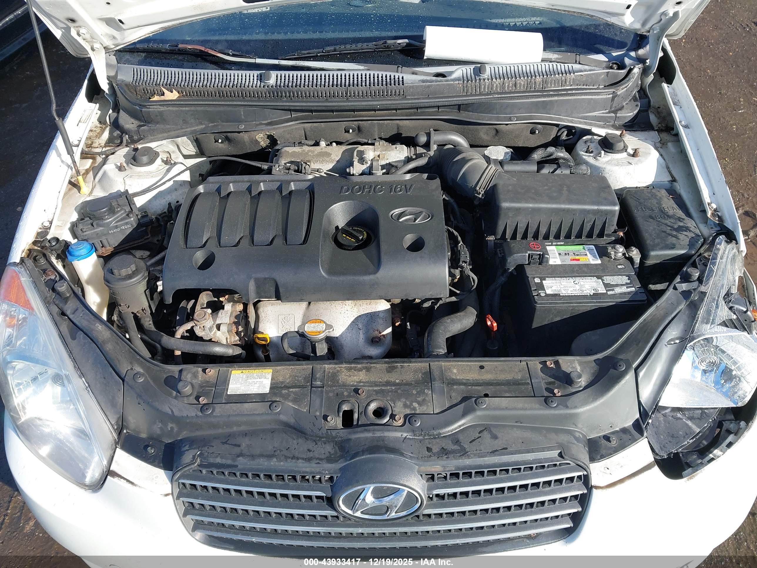 HYUNDAI ACCENT image 10