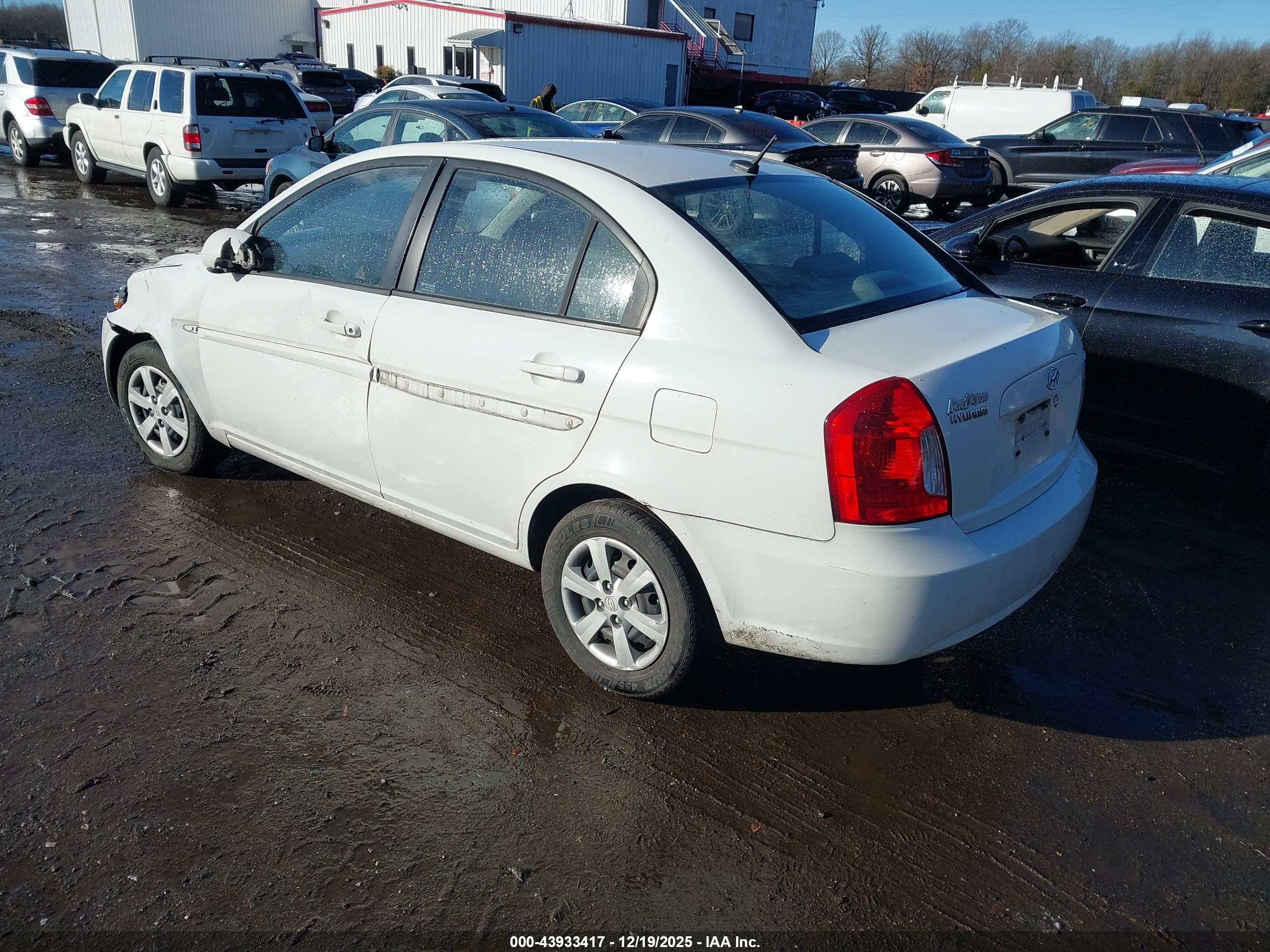 HYUNDAI ACCENT image 3
