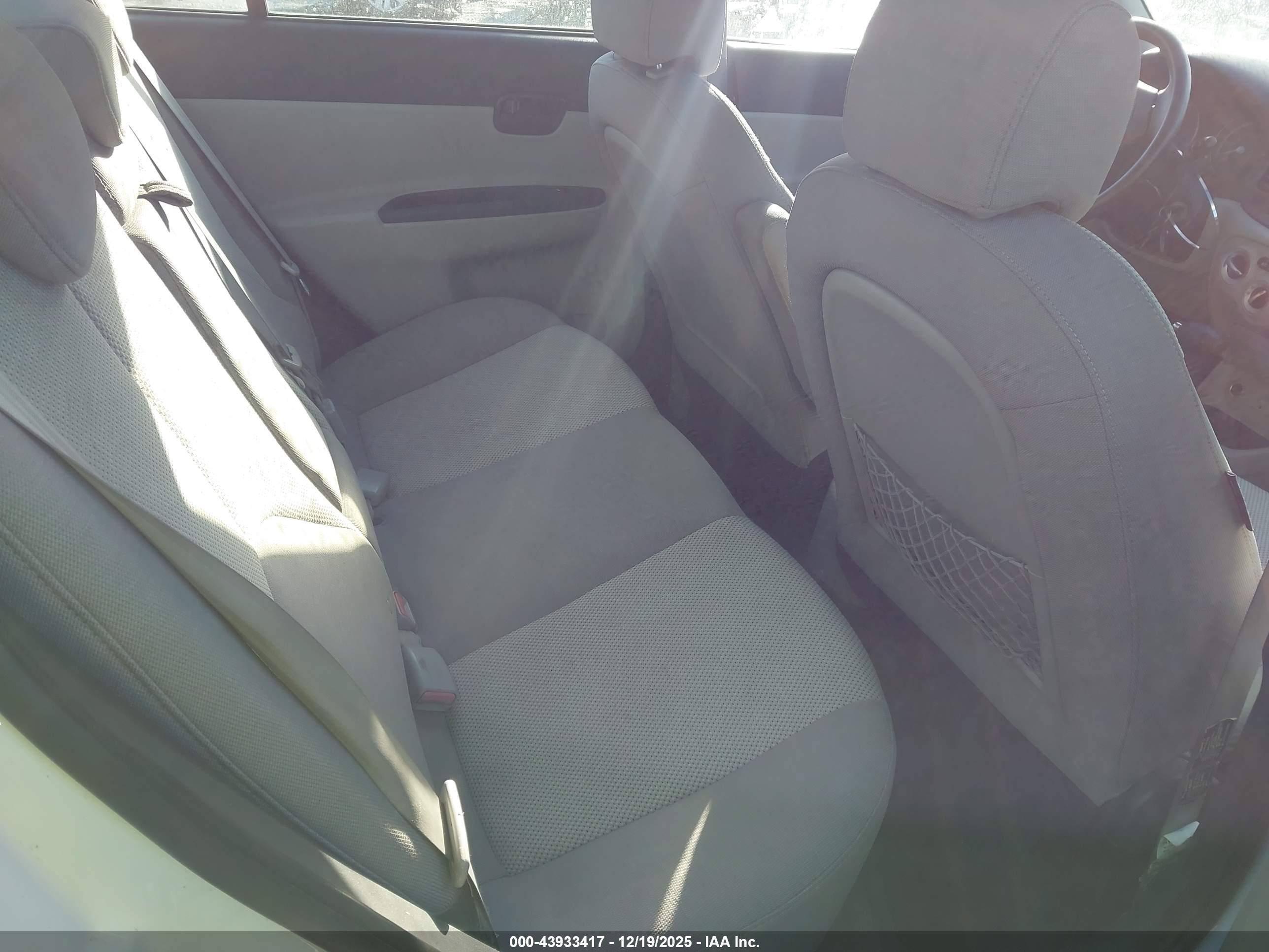 HYUNDAI ACCENT image 8