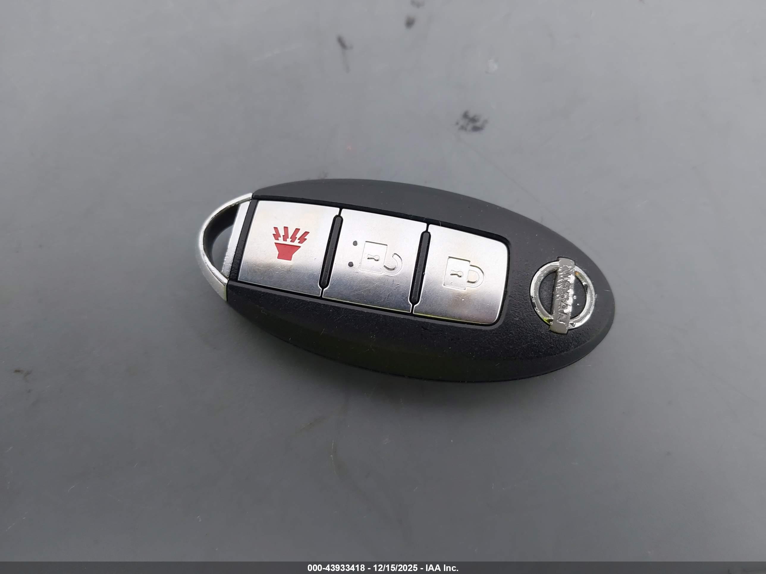 NISSAN ROGUE image 11