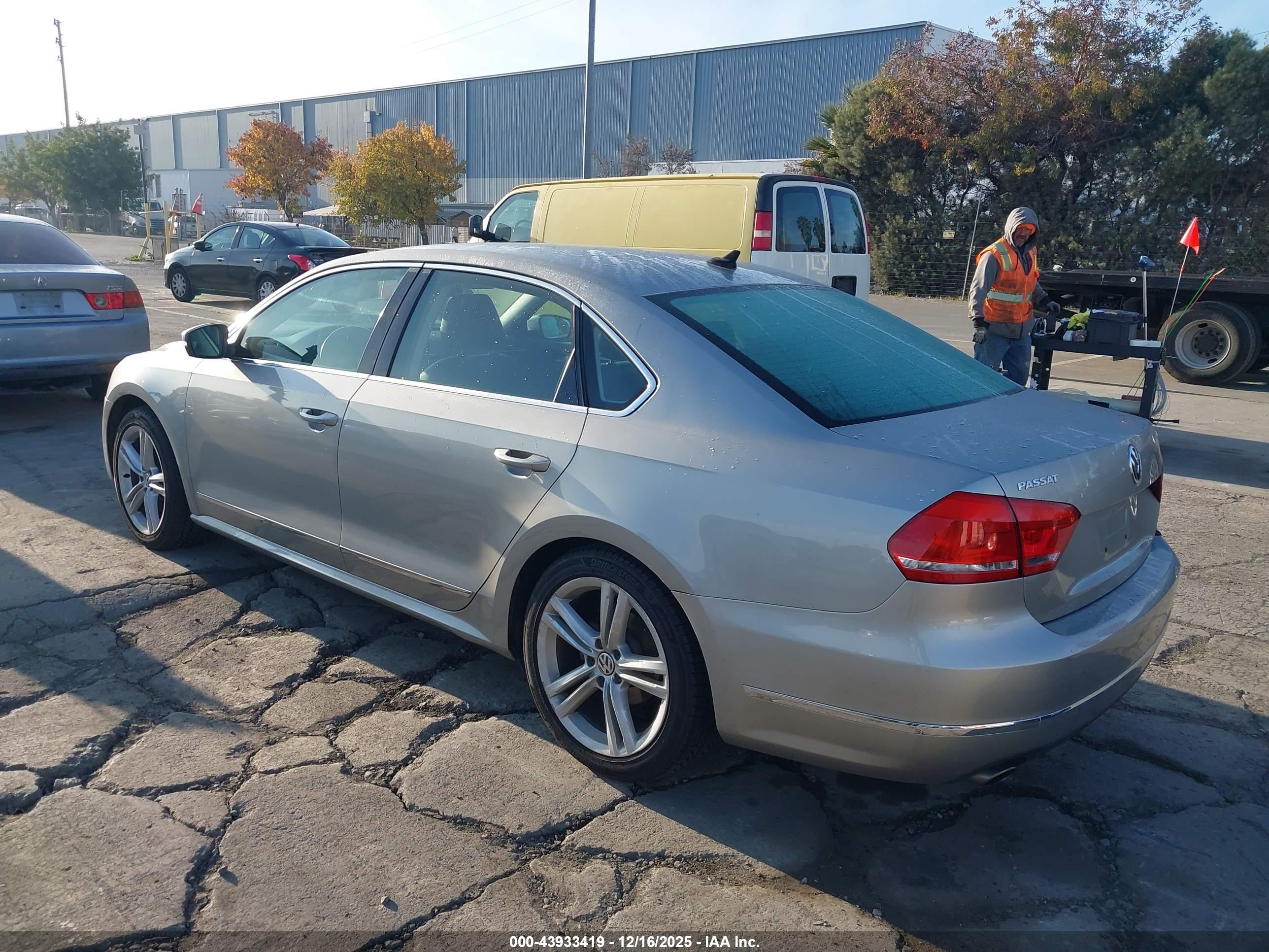 VOLKSWAGEN PASSAT image 3