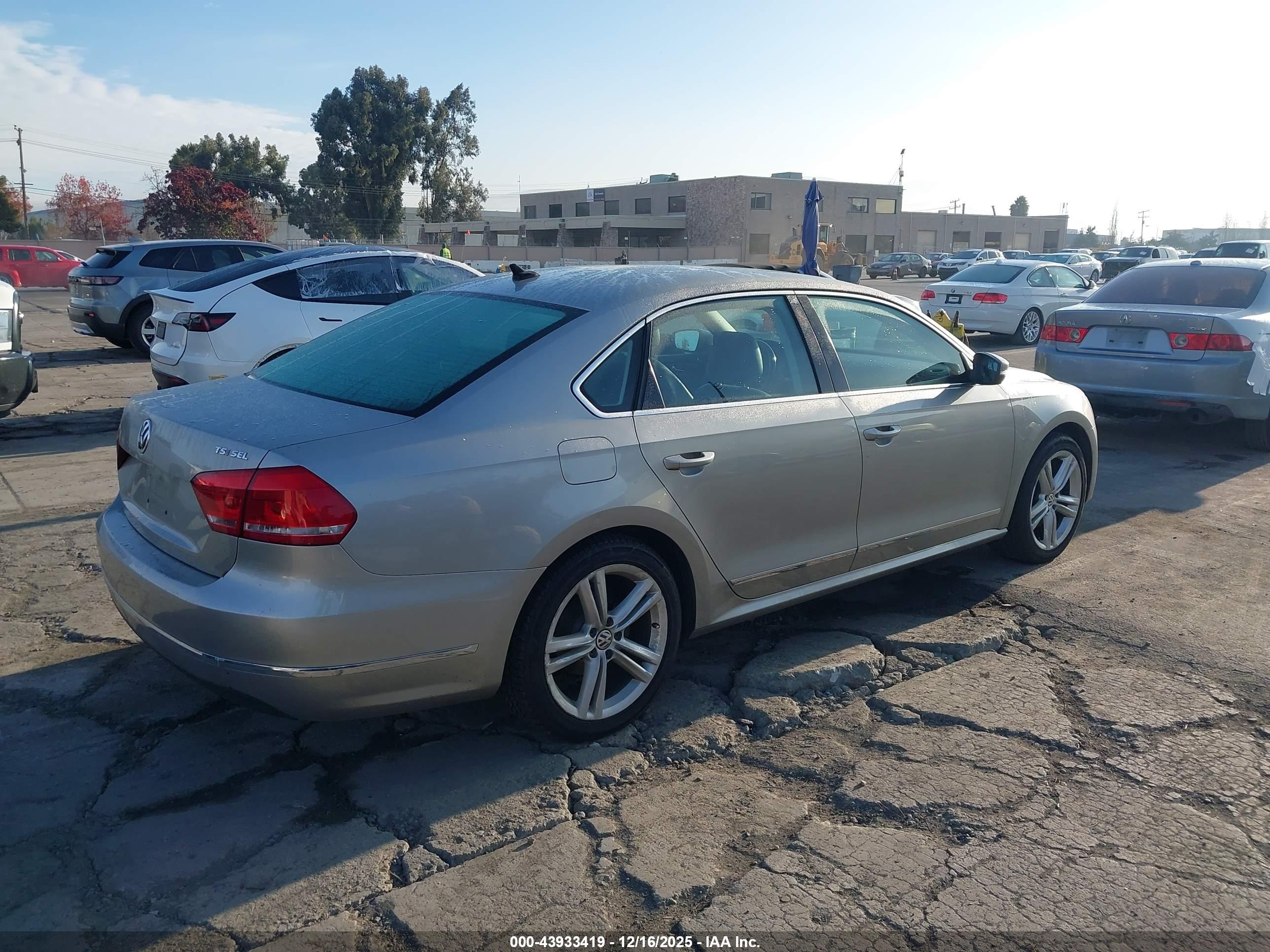 VOLKSWAGEN PASSAT image 4