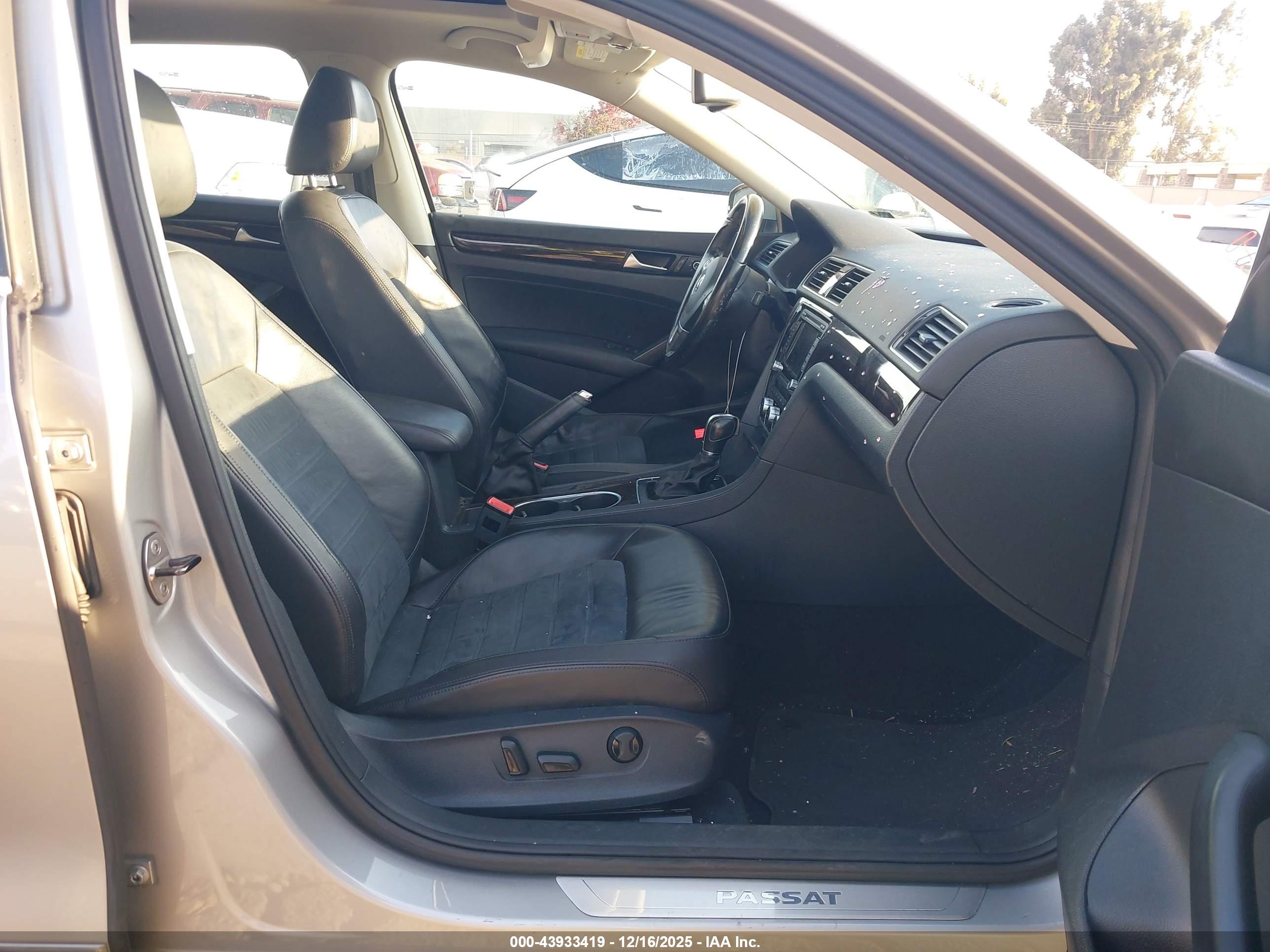 VOLKSWAGEN PASSAT image 5