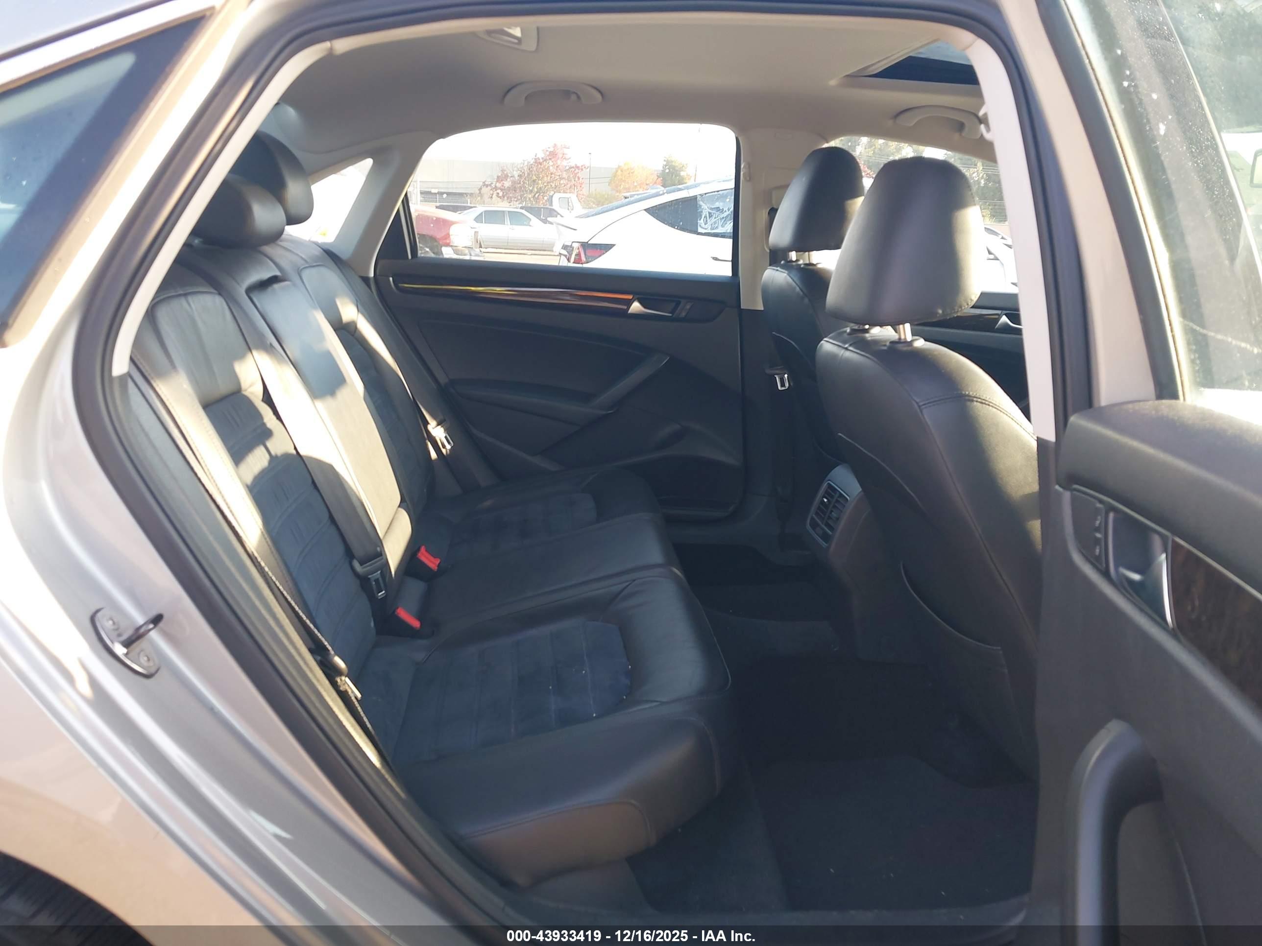 VOLKSWAGEN PASSAT image 8