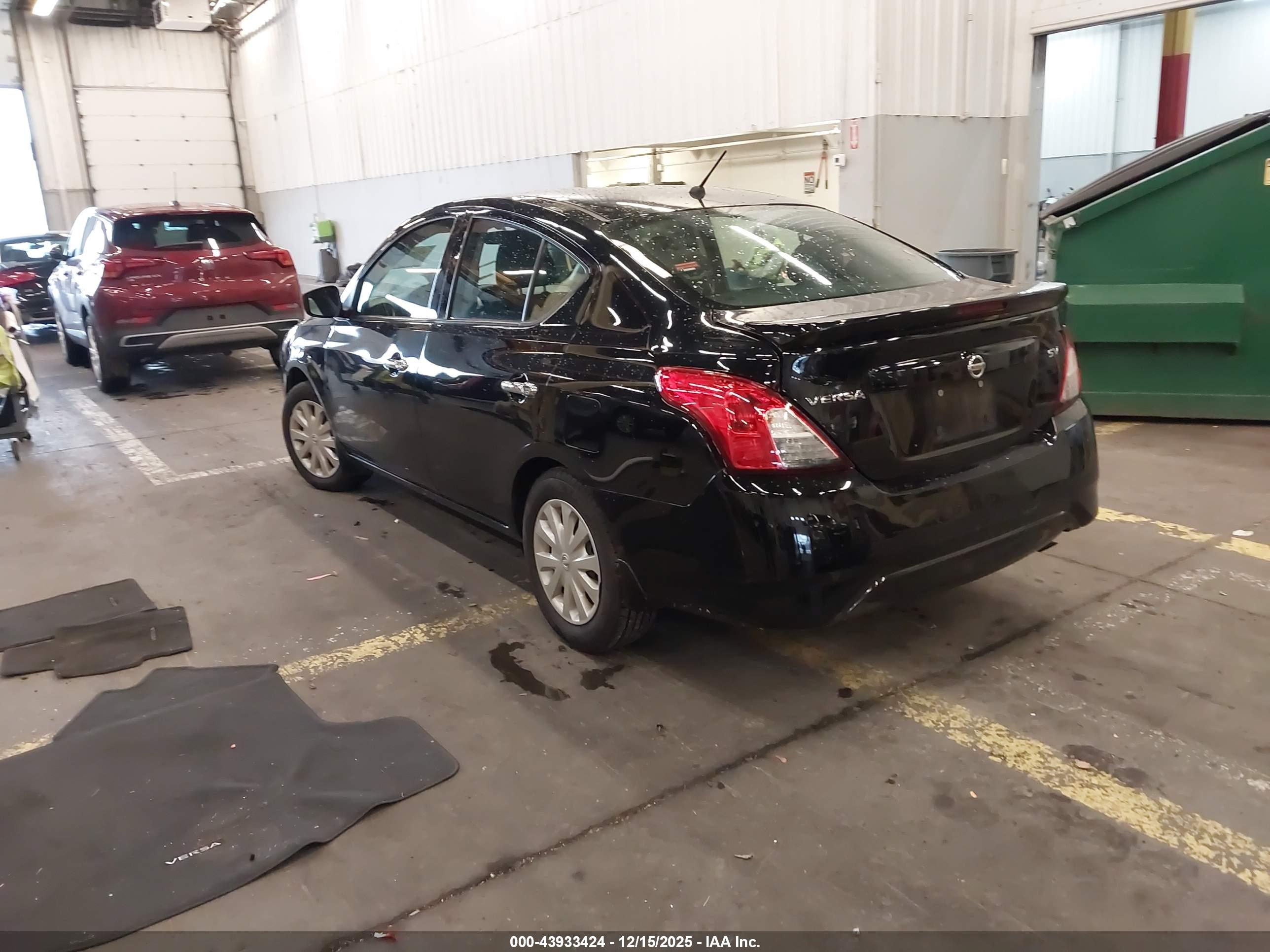 NISSAN VERSA image 3