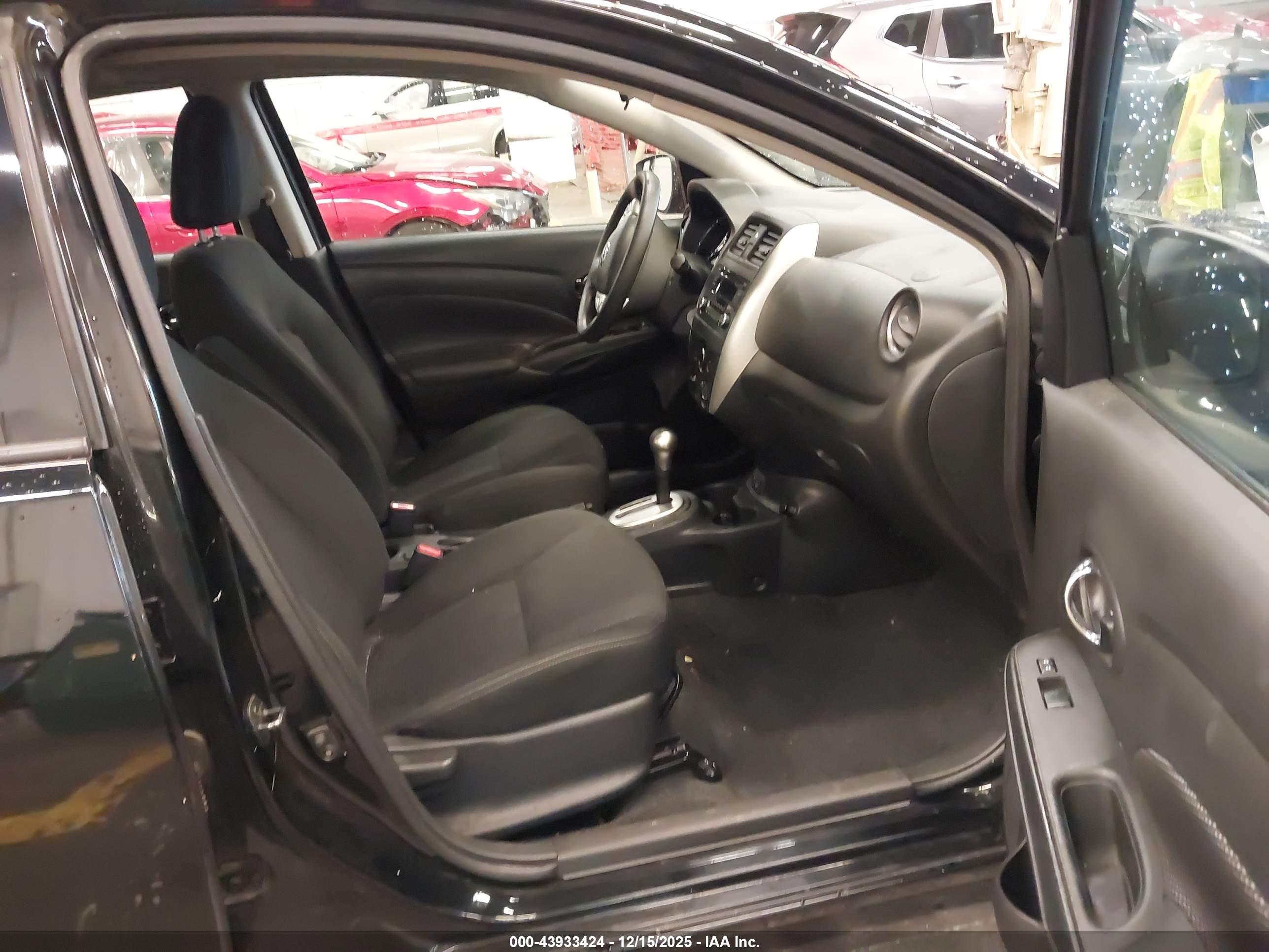 NISSAN VERSA image 5