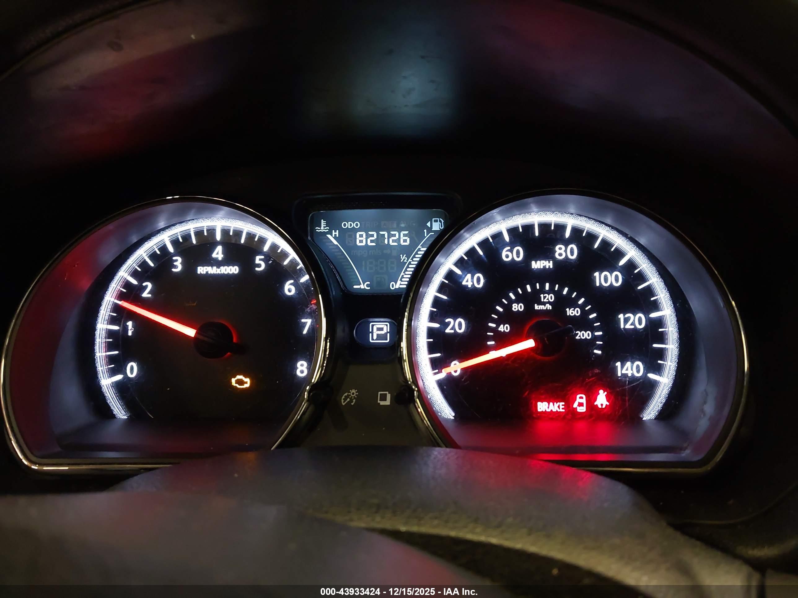 NISSAN VERSA image 7