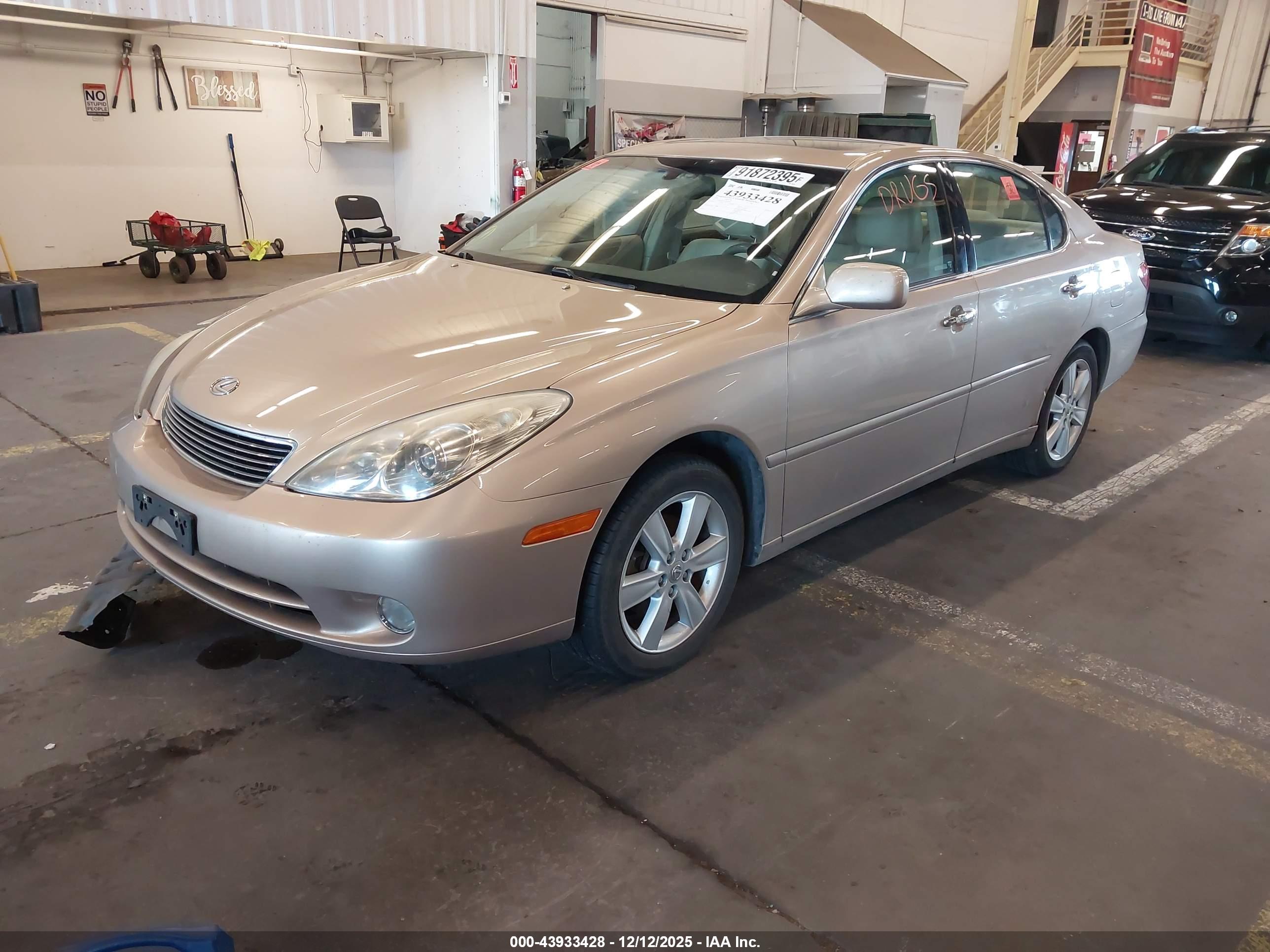 LEXUS ES image 2