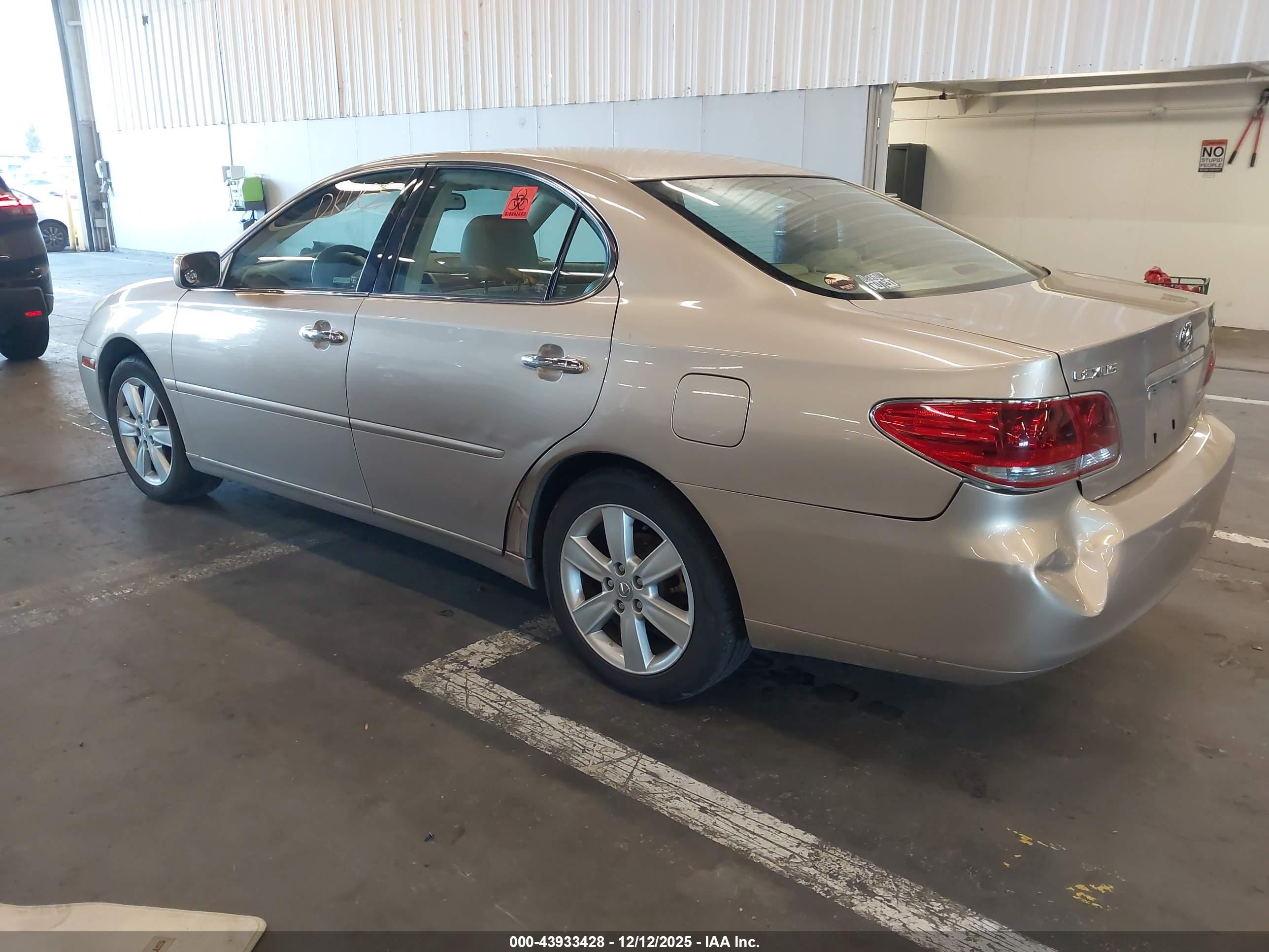 LEXUS ES image 3