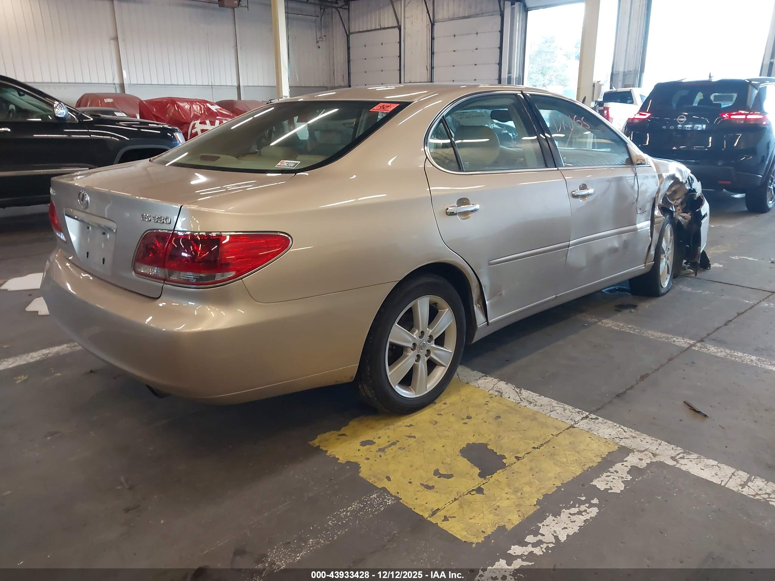 LEXUS ES image 4