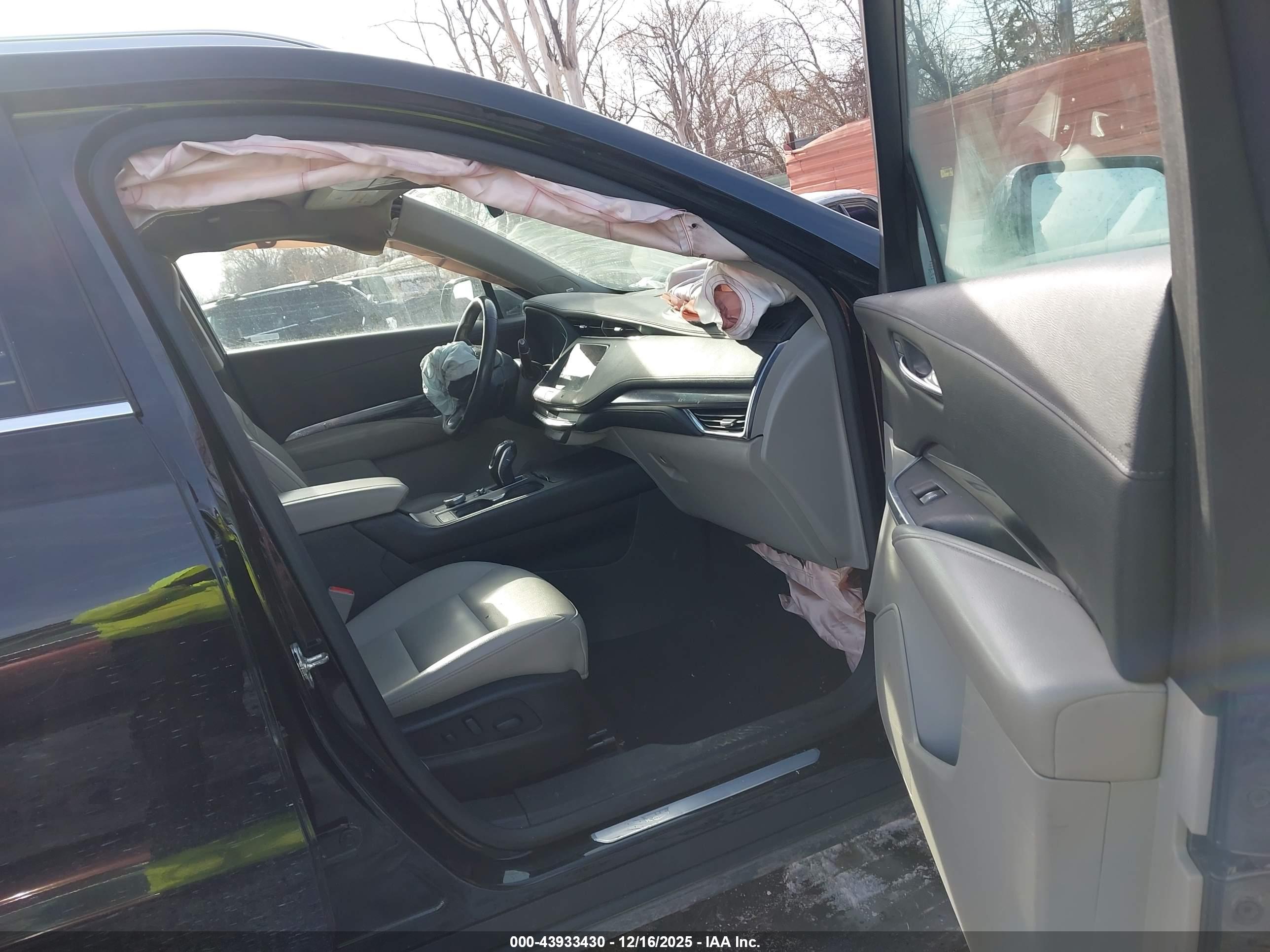 CADILLAC XT4 image 5
