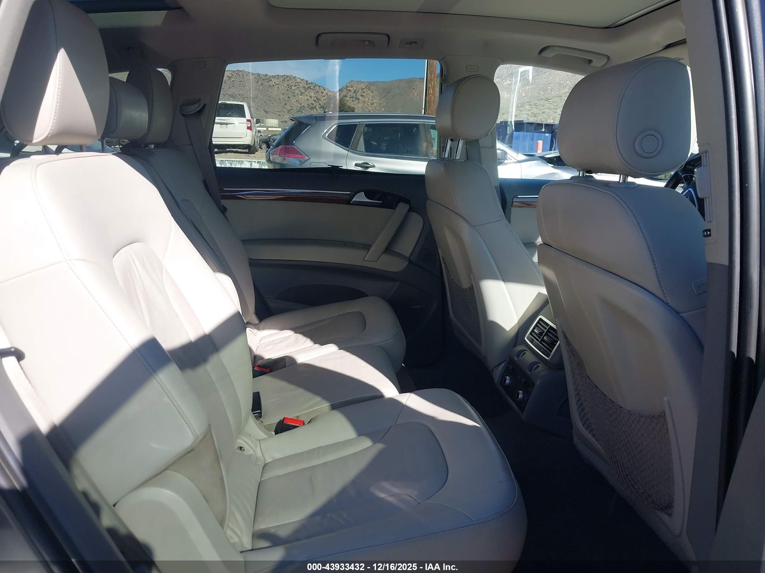 AUDI Q7 image 8
