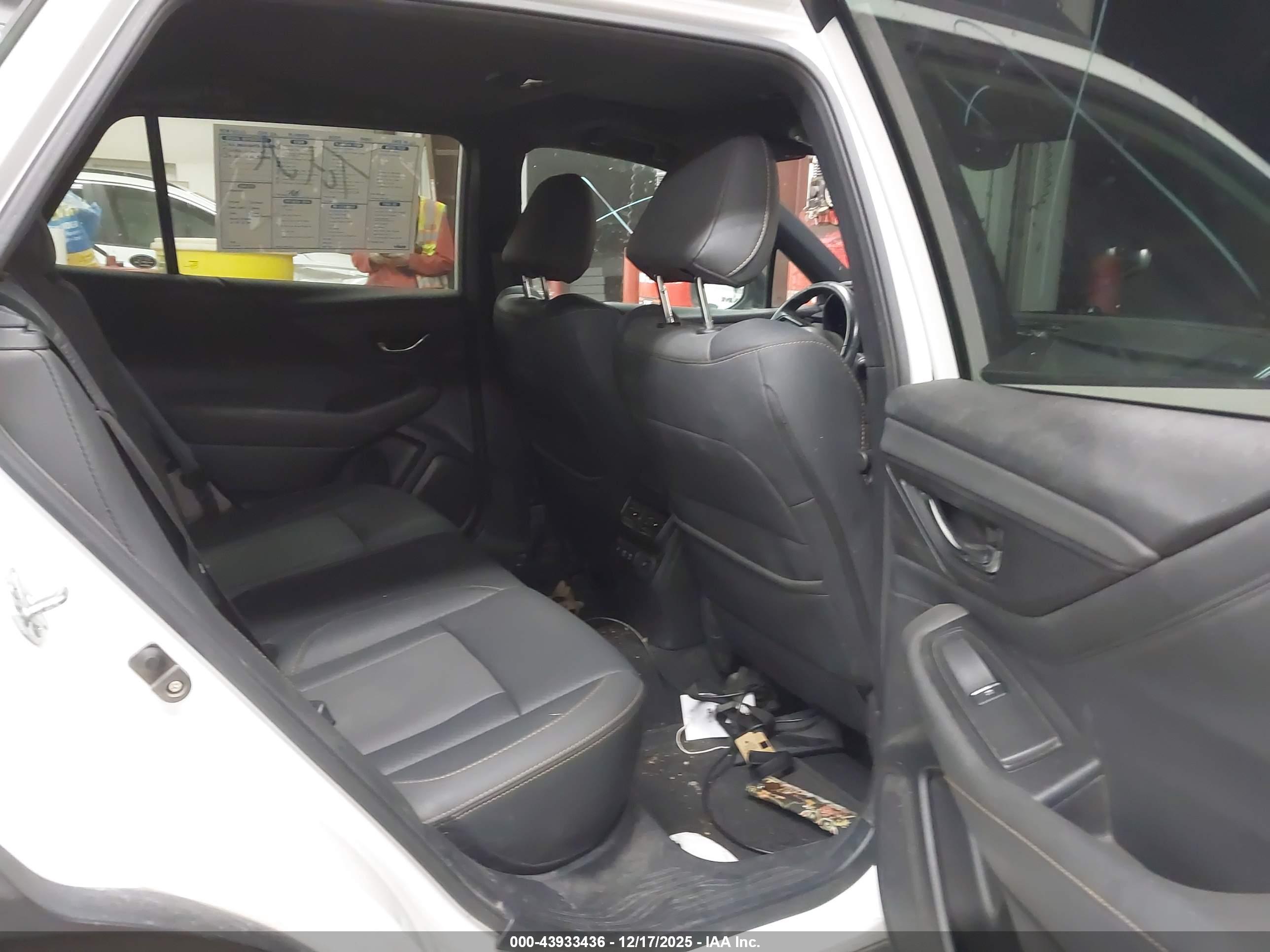SUBARU OUTBACK image 8