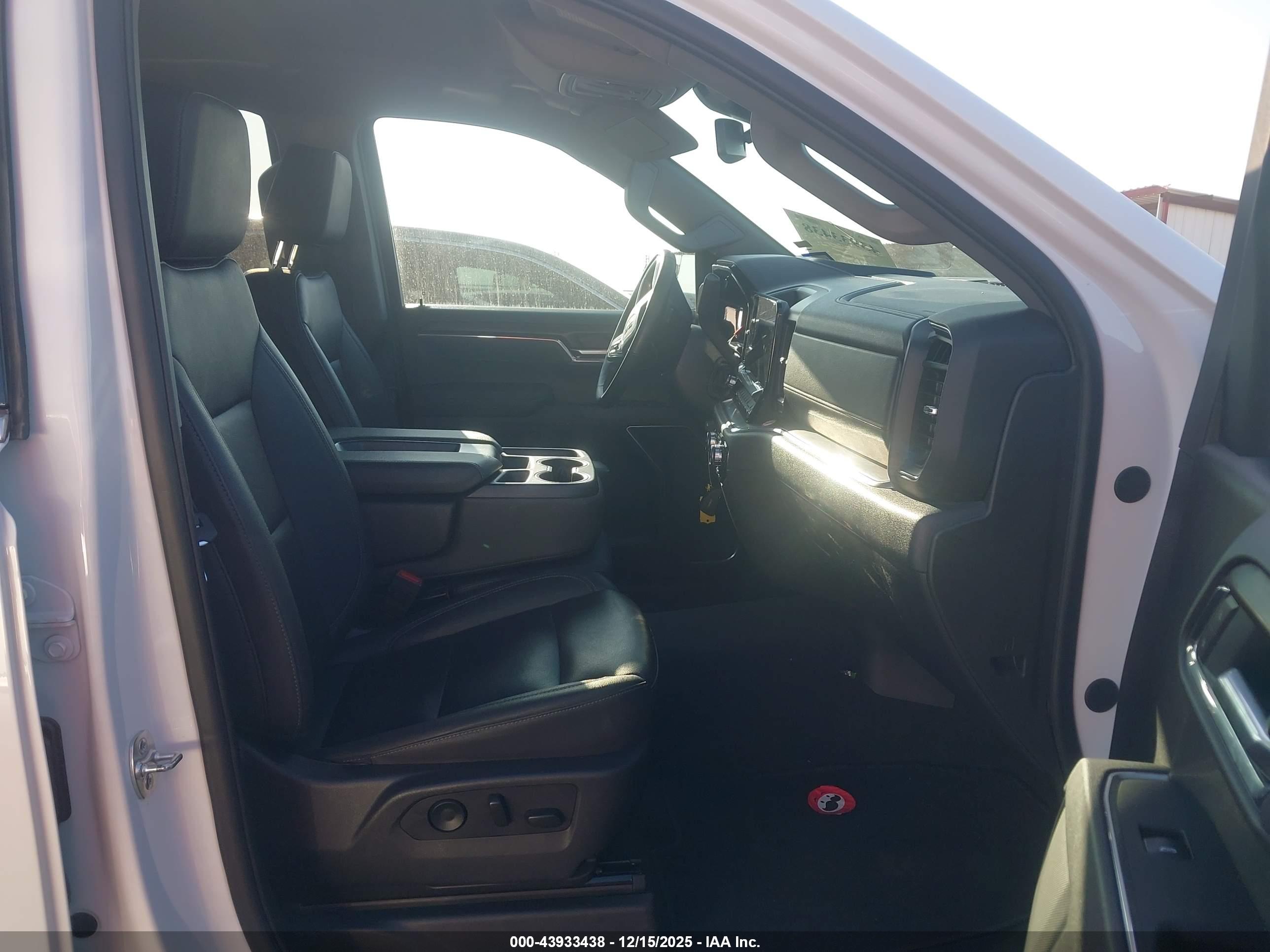 GMC SIERRA image 5