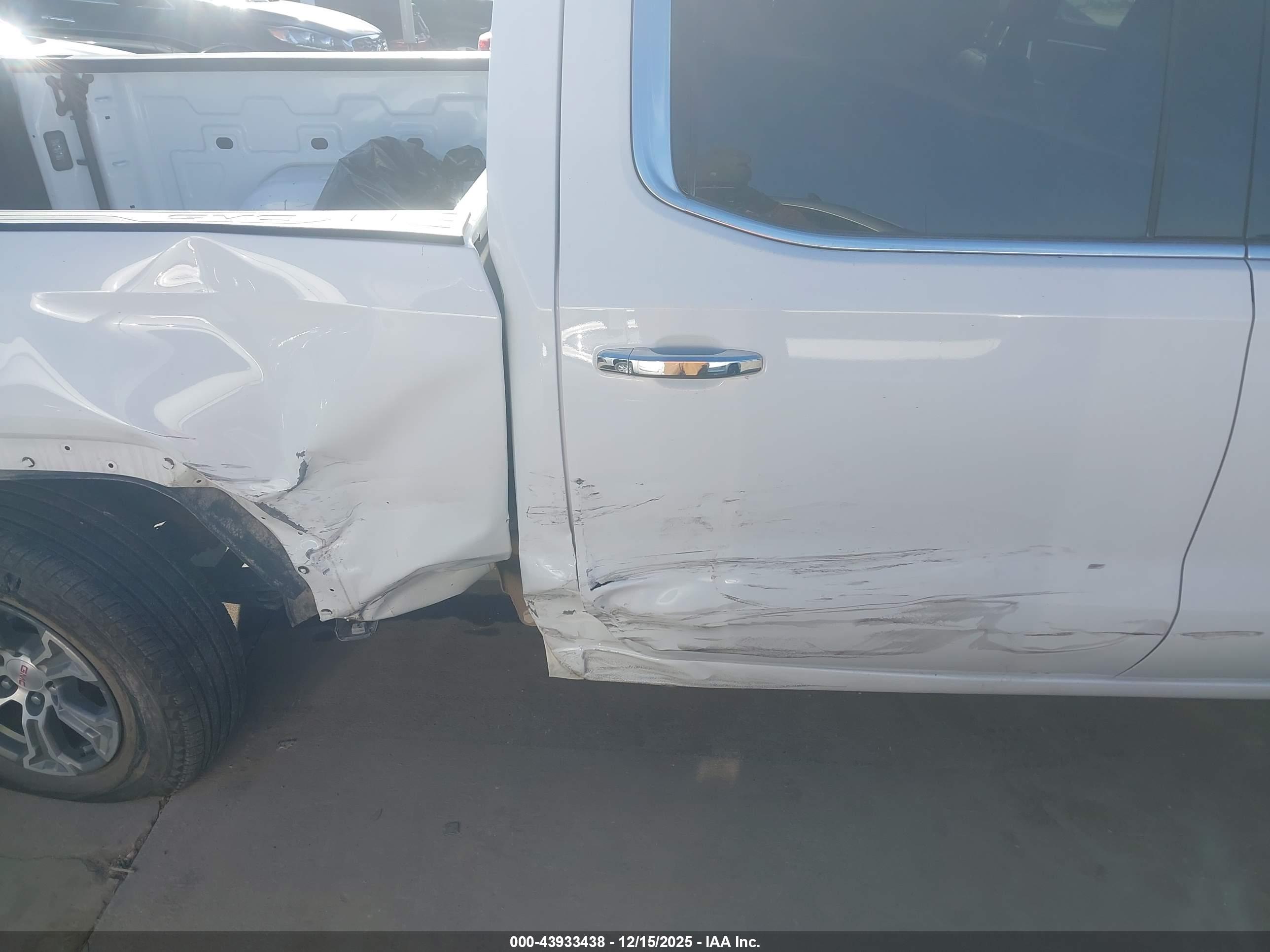 GMC SIERRA image 6