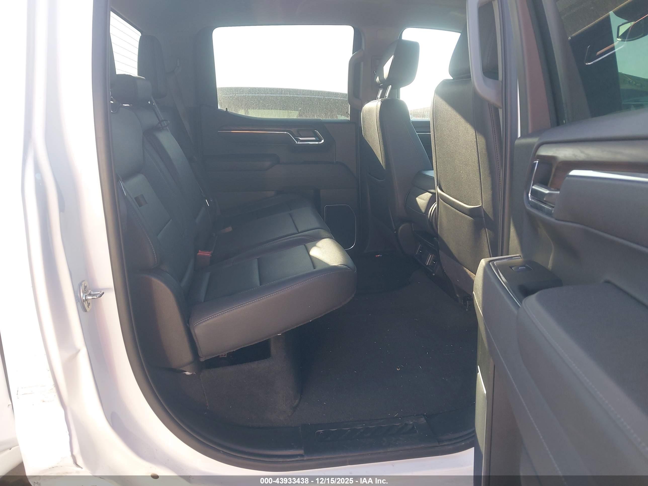GMC SIERRA image 8